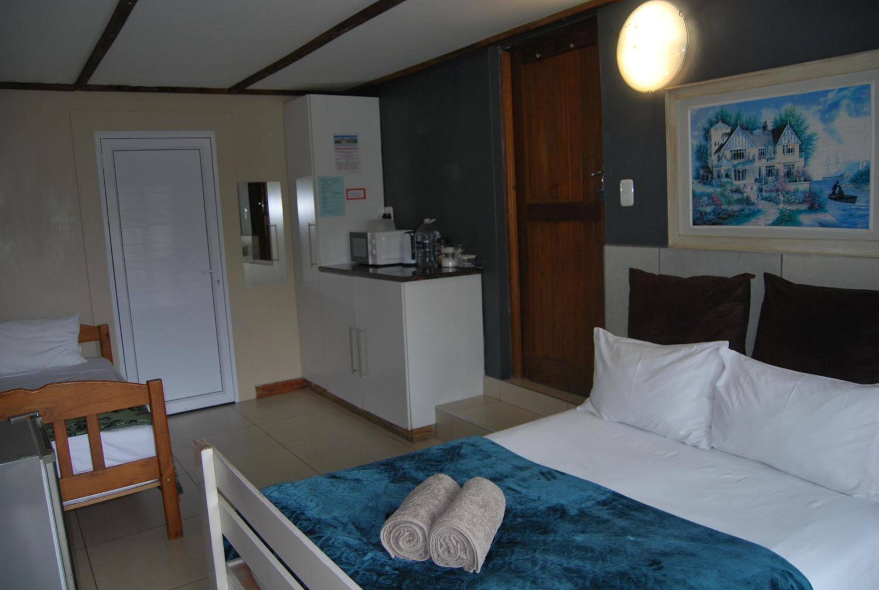 Economy Double Room - Photo 10