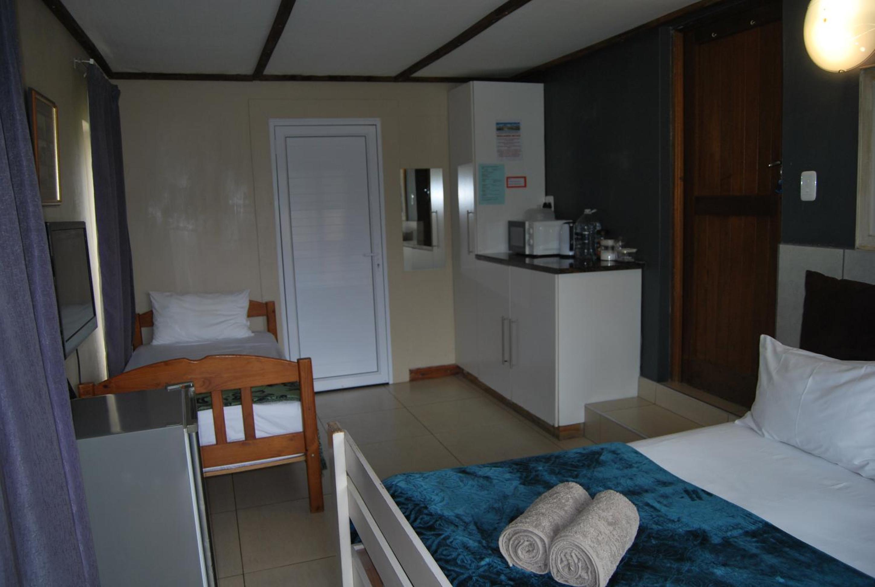 Economy Double Room - Photo 8