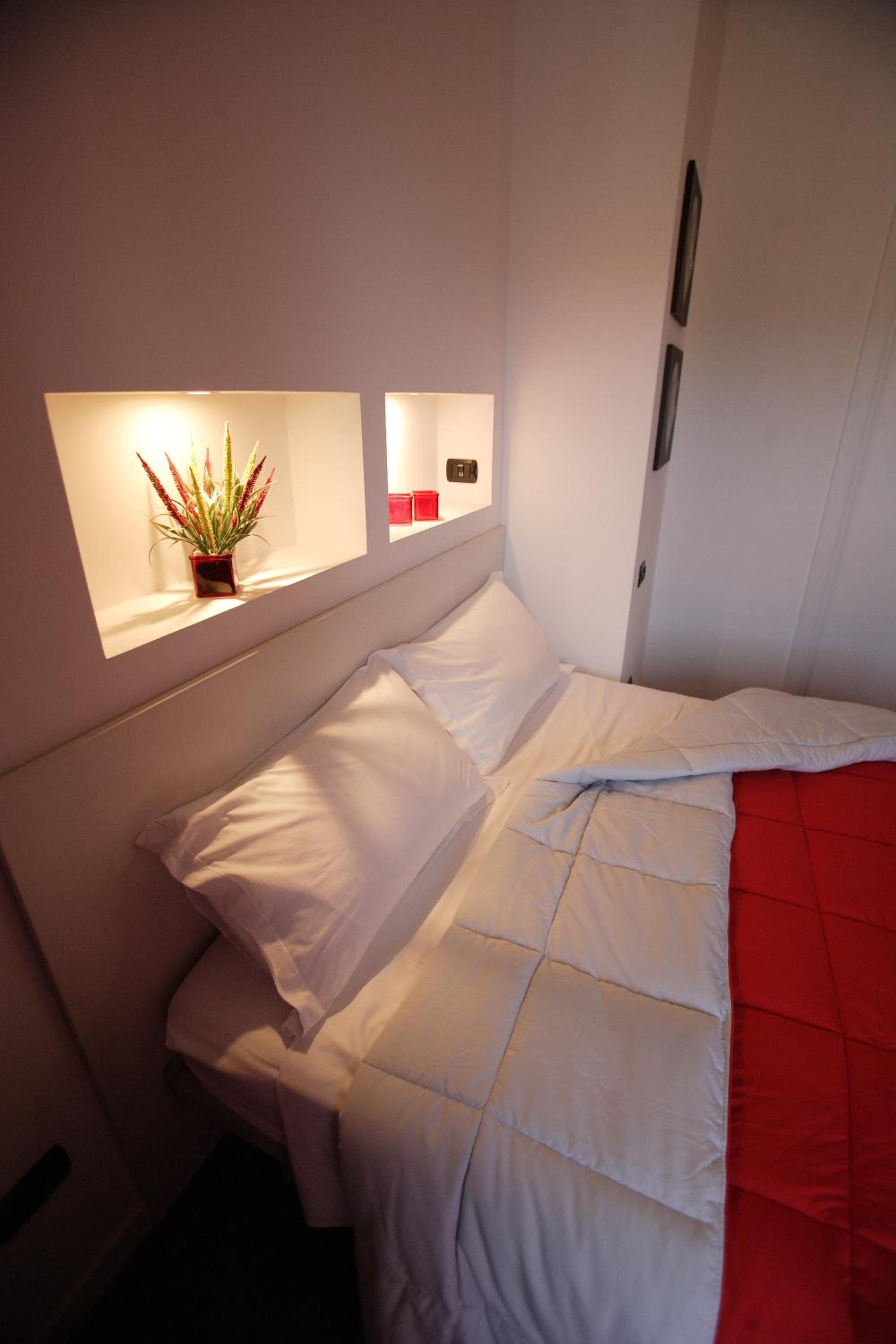 Double Room - Photo 6