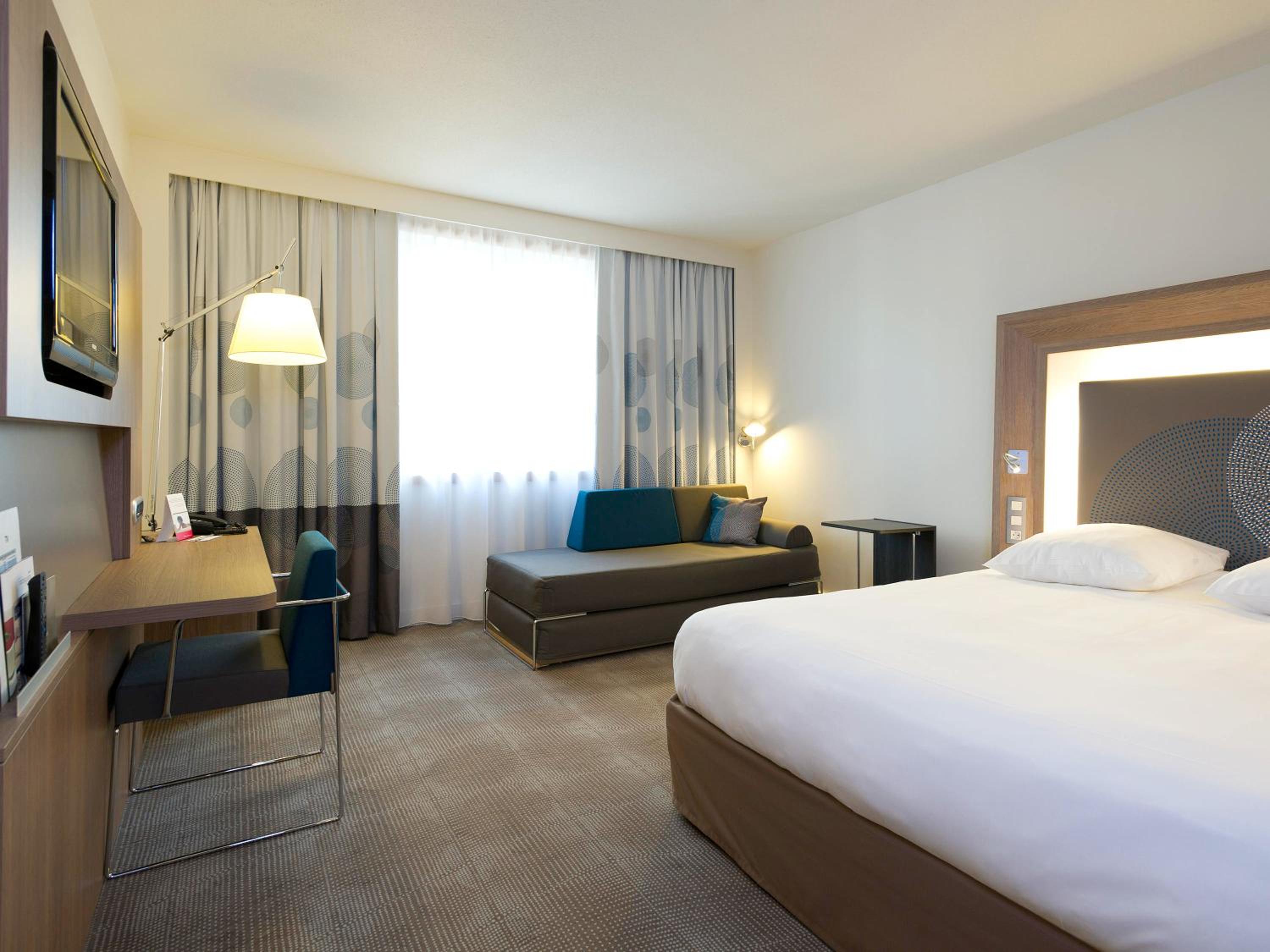 Standard Room with One Double Bed and Two Single Beds - Photo 1