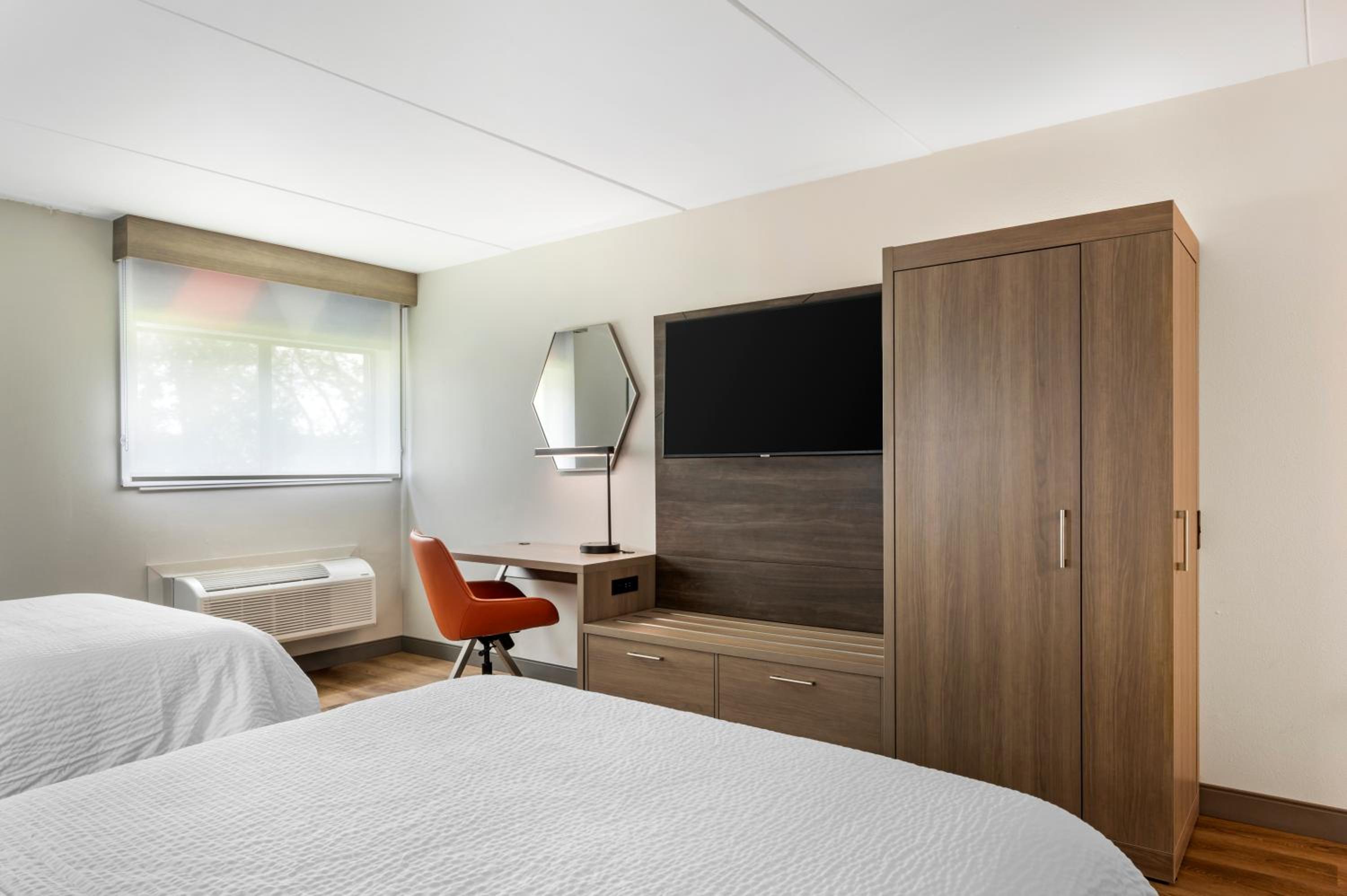 Standard Queen Room with Two Queen Beds and Shower Bath - Pet Friendly