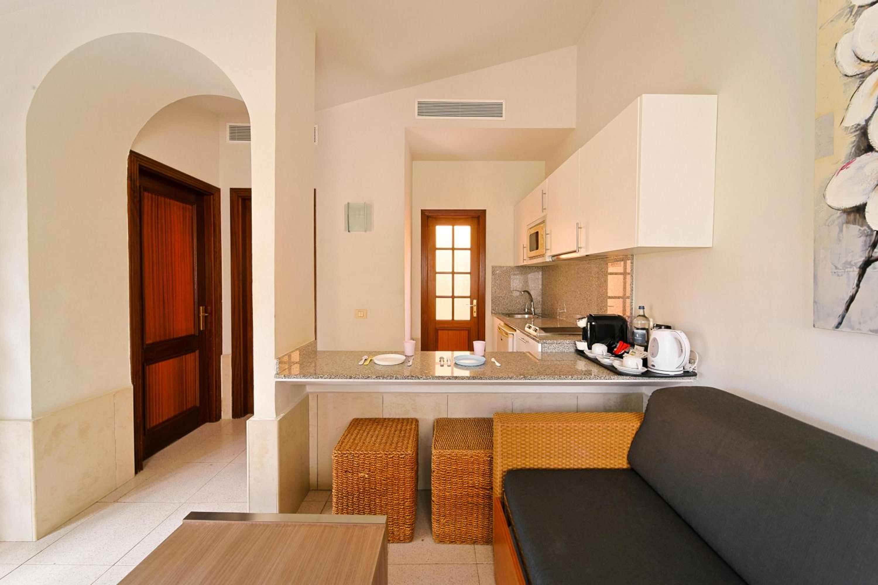 One-Bedroom Family Bungalow Pool View (3 Adults) photo 2