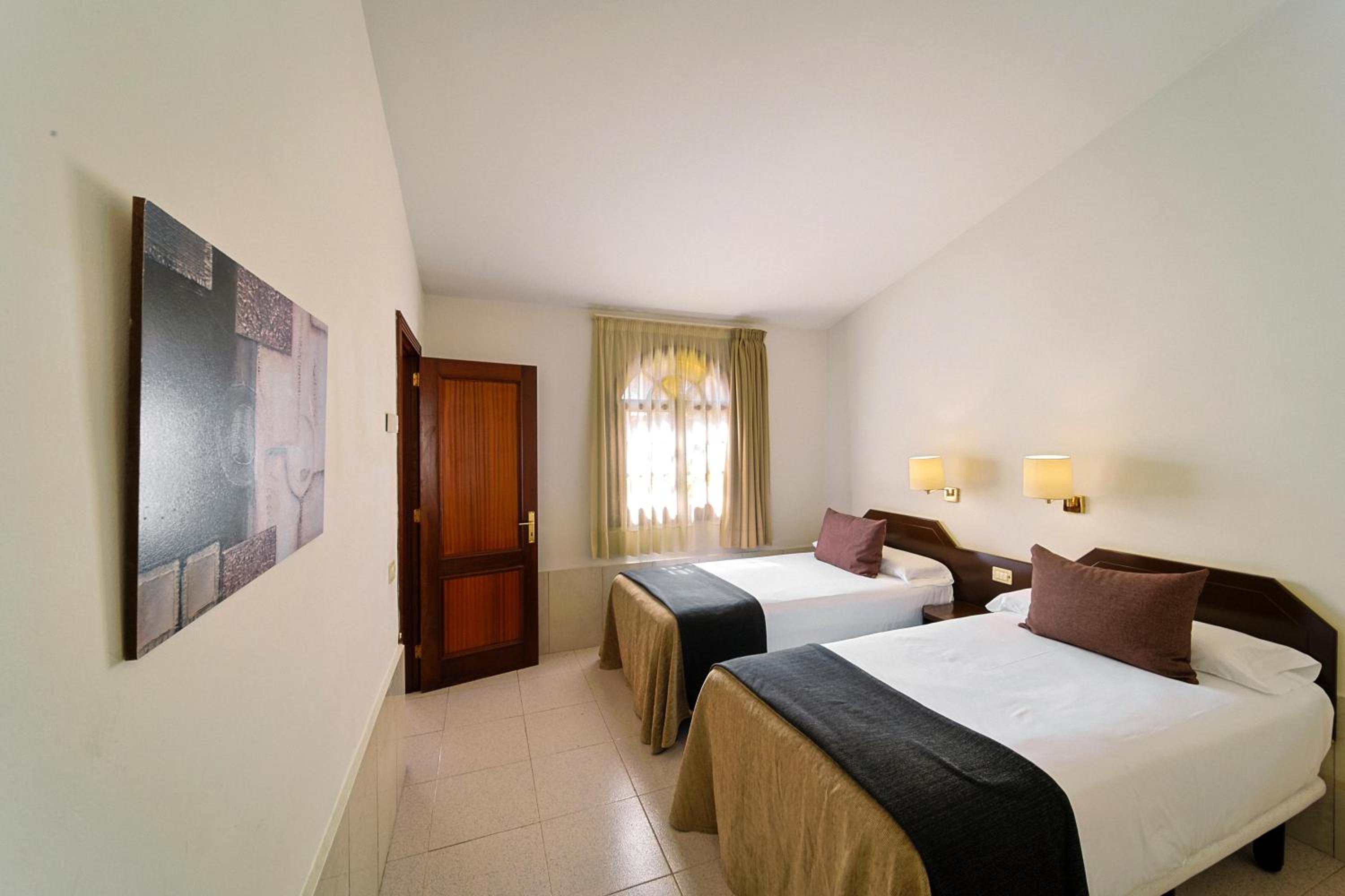 One-Bedroom Family Bungalow Pool View (3 Adults) photo 3