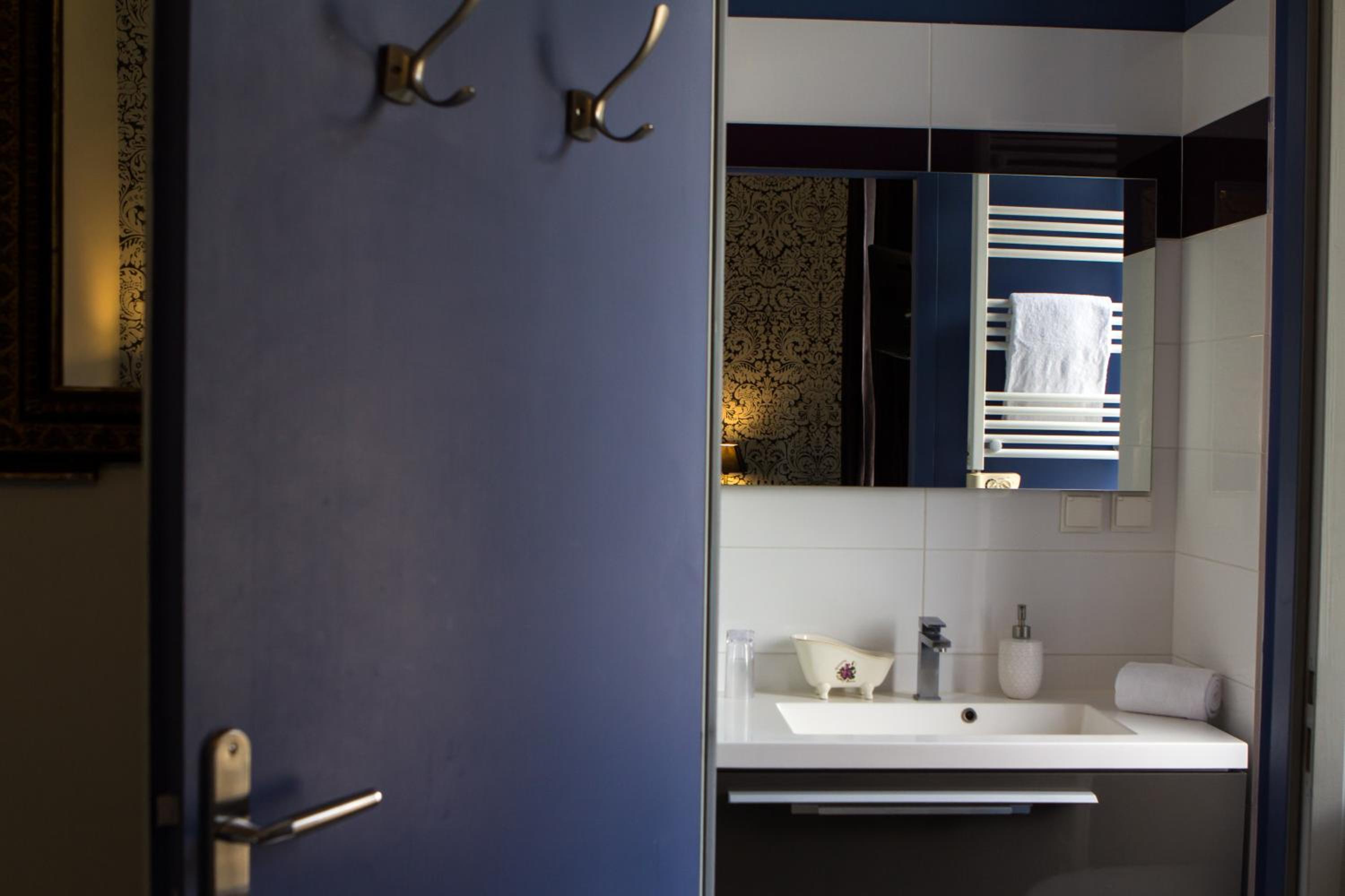 Suite - Photo 3