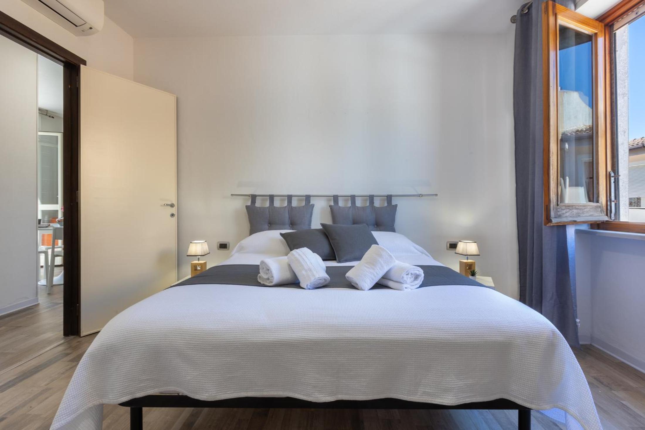 Two-Bedroom Deluxe Apartment with Balcony