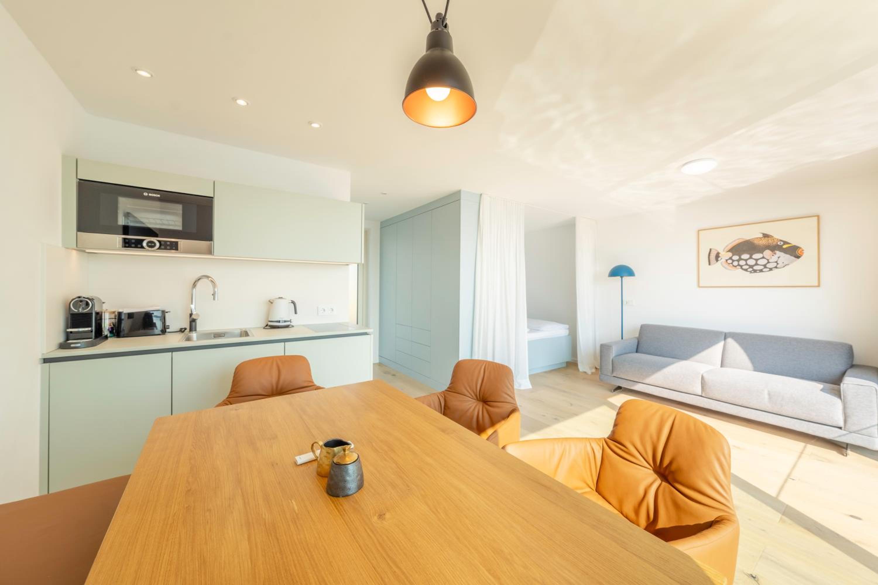 One-Bedroom Apartment with Lake View photo 2