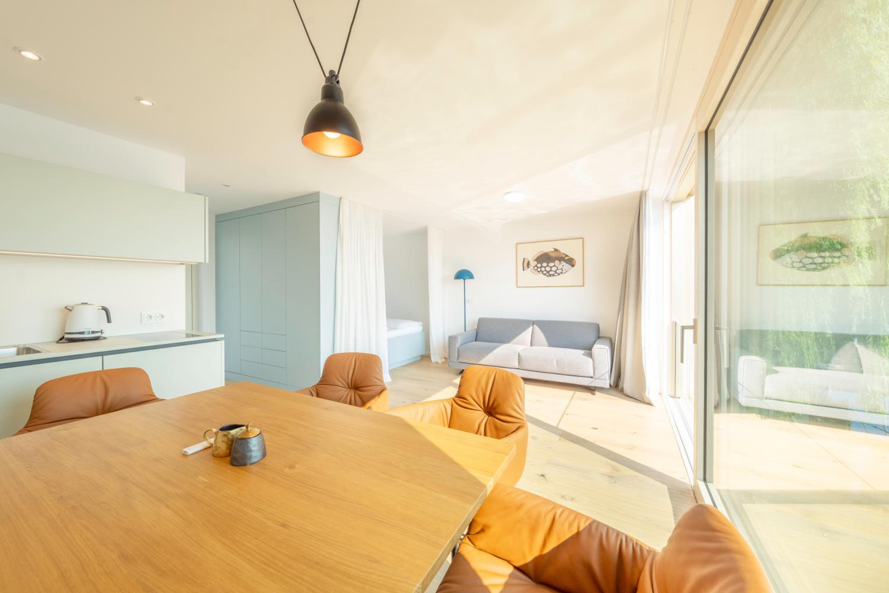 One-Bedroom Apartment with Lake View photo 1