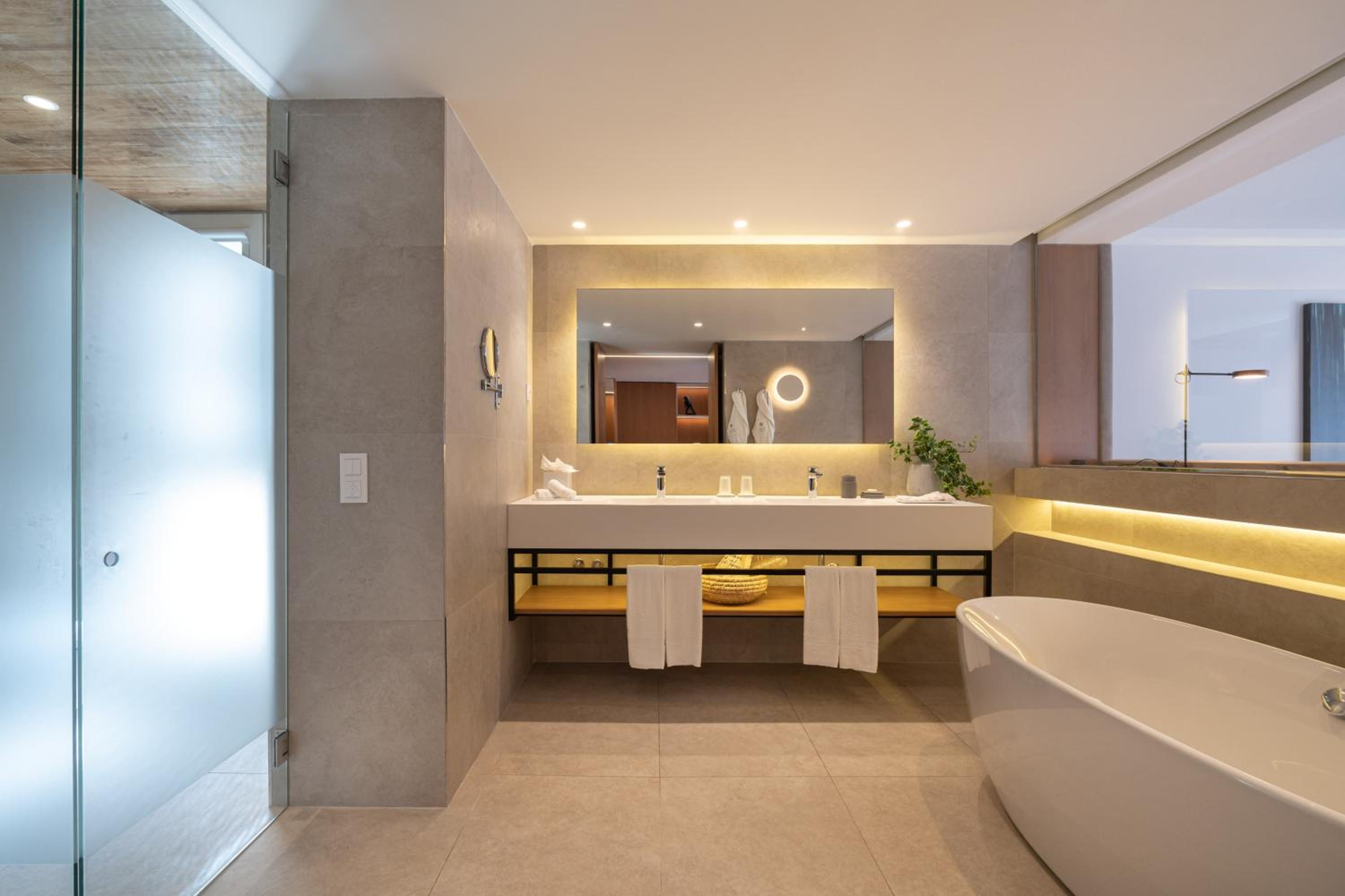 Superior Suite - Photo 4