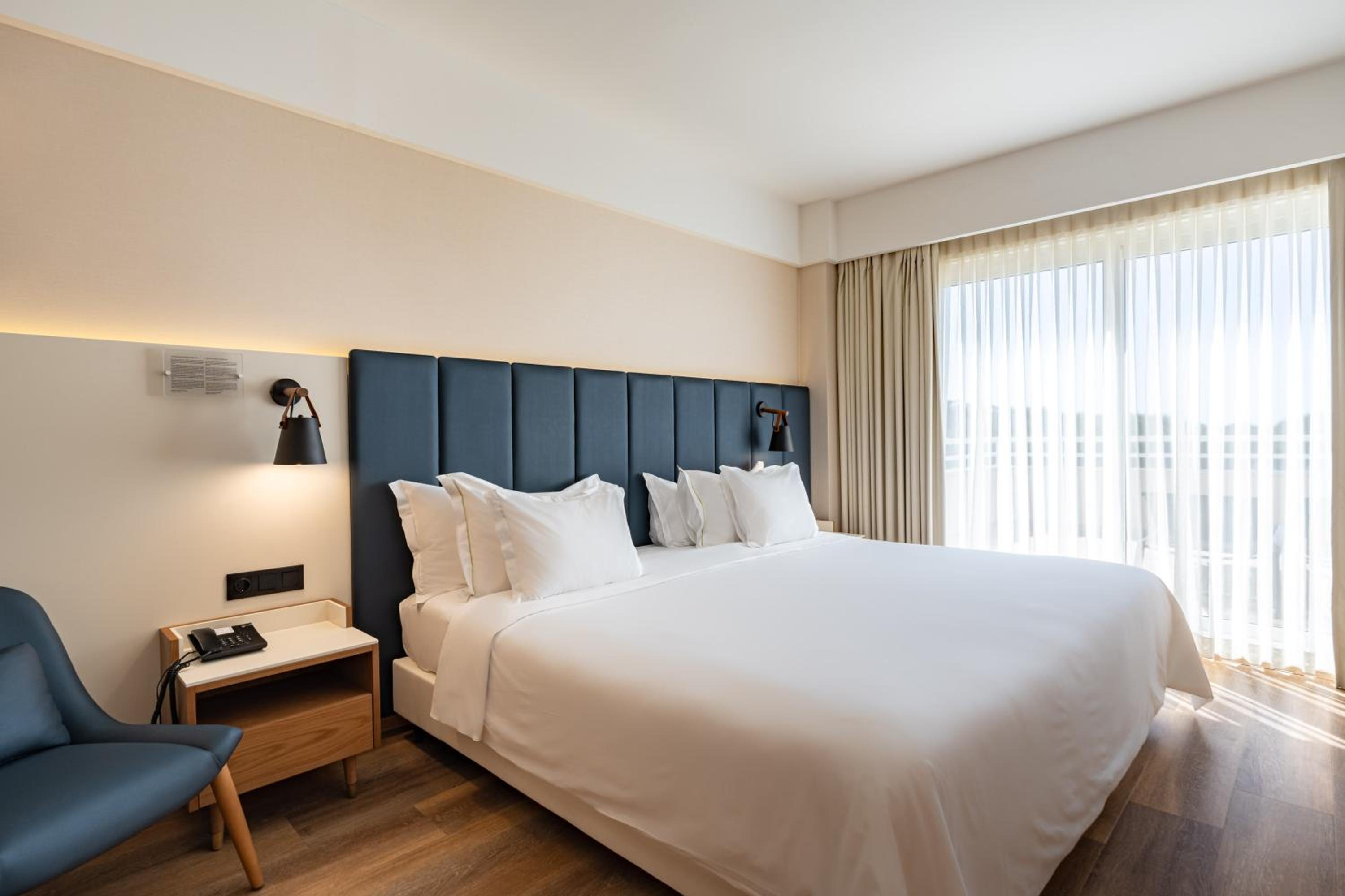 Suite with Balcony - Photo 3
