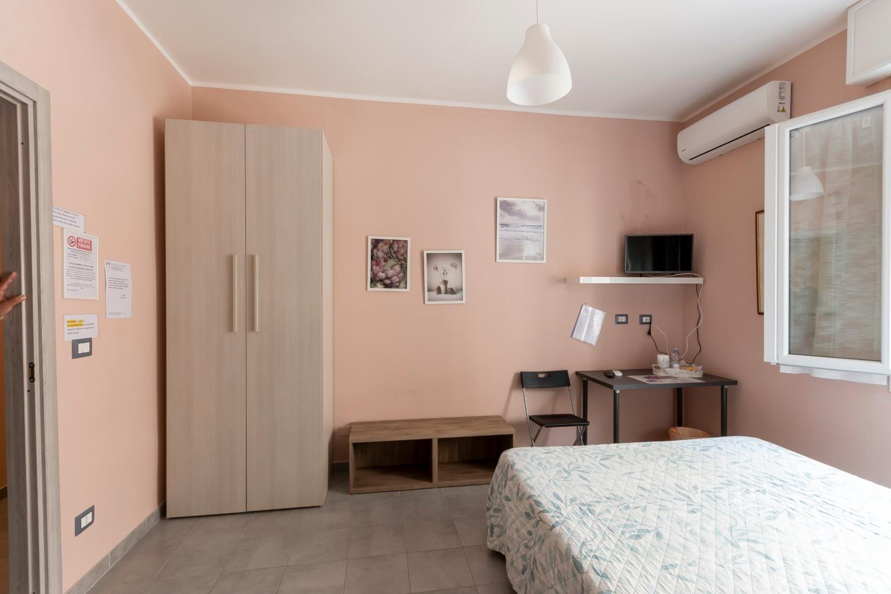 Double Room with Private Bathroom photo 3