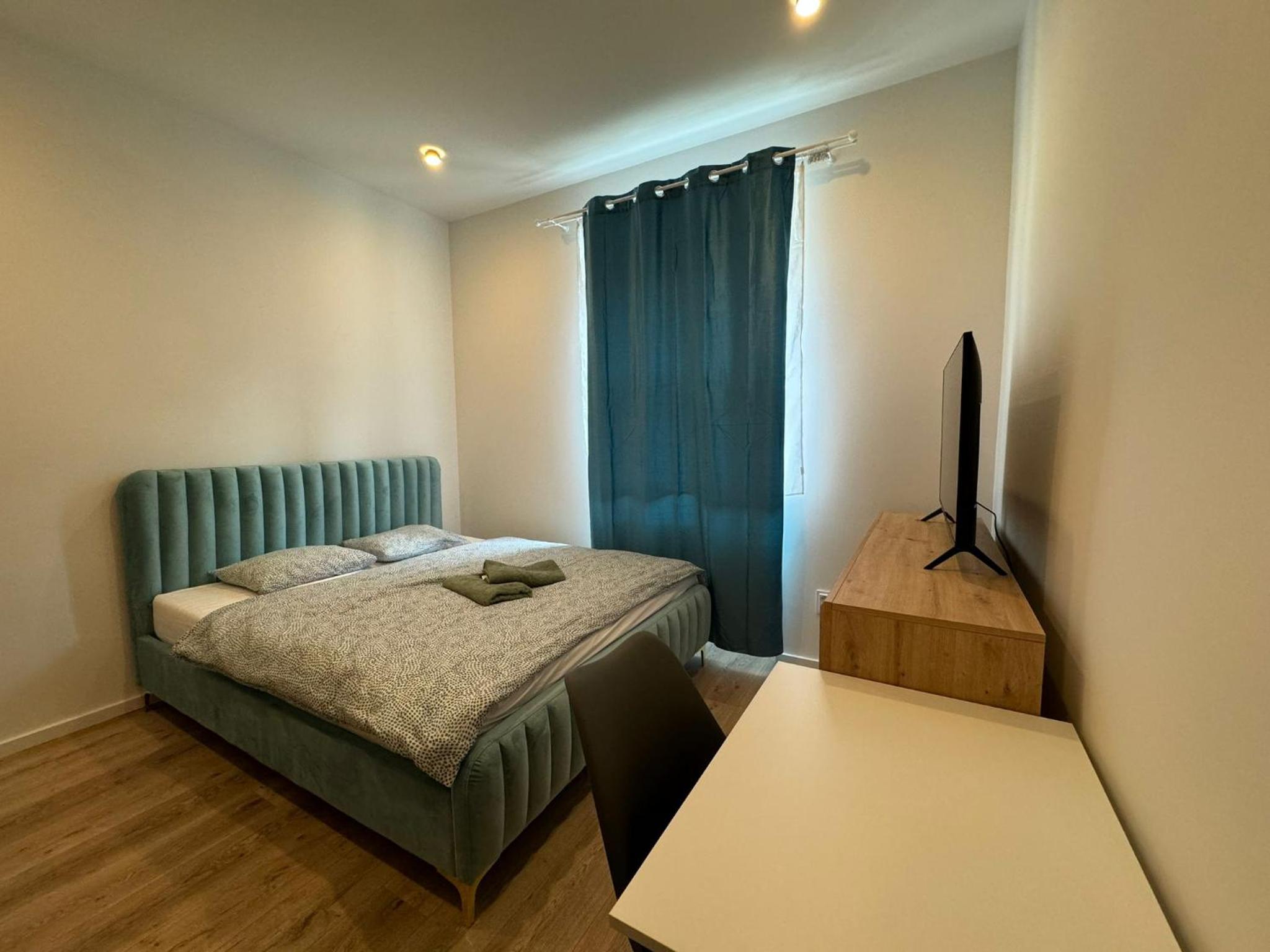 One-Bedroom Apartment photo 1