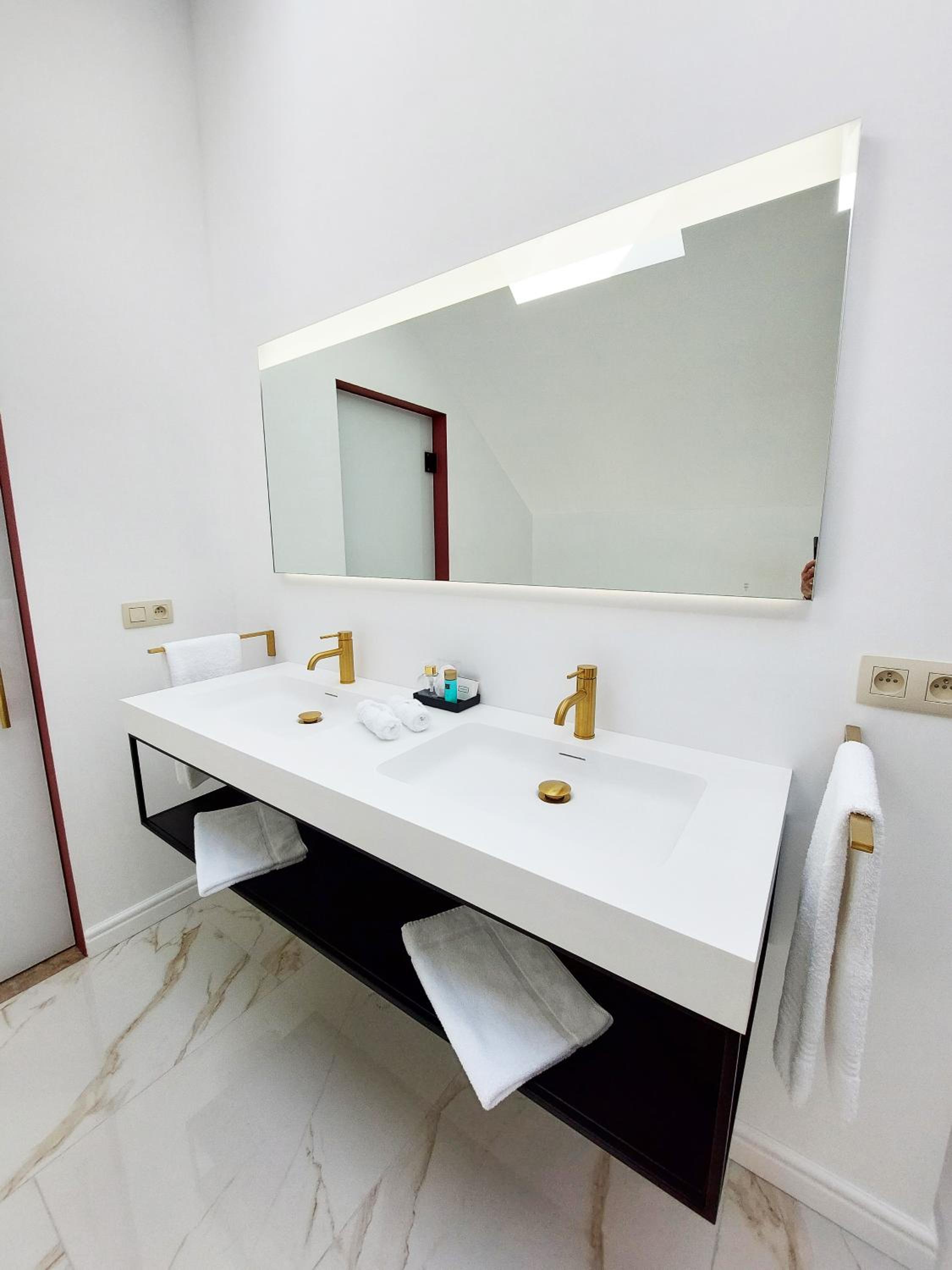 Deluxe King Room photo 3