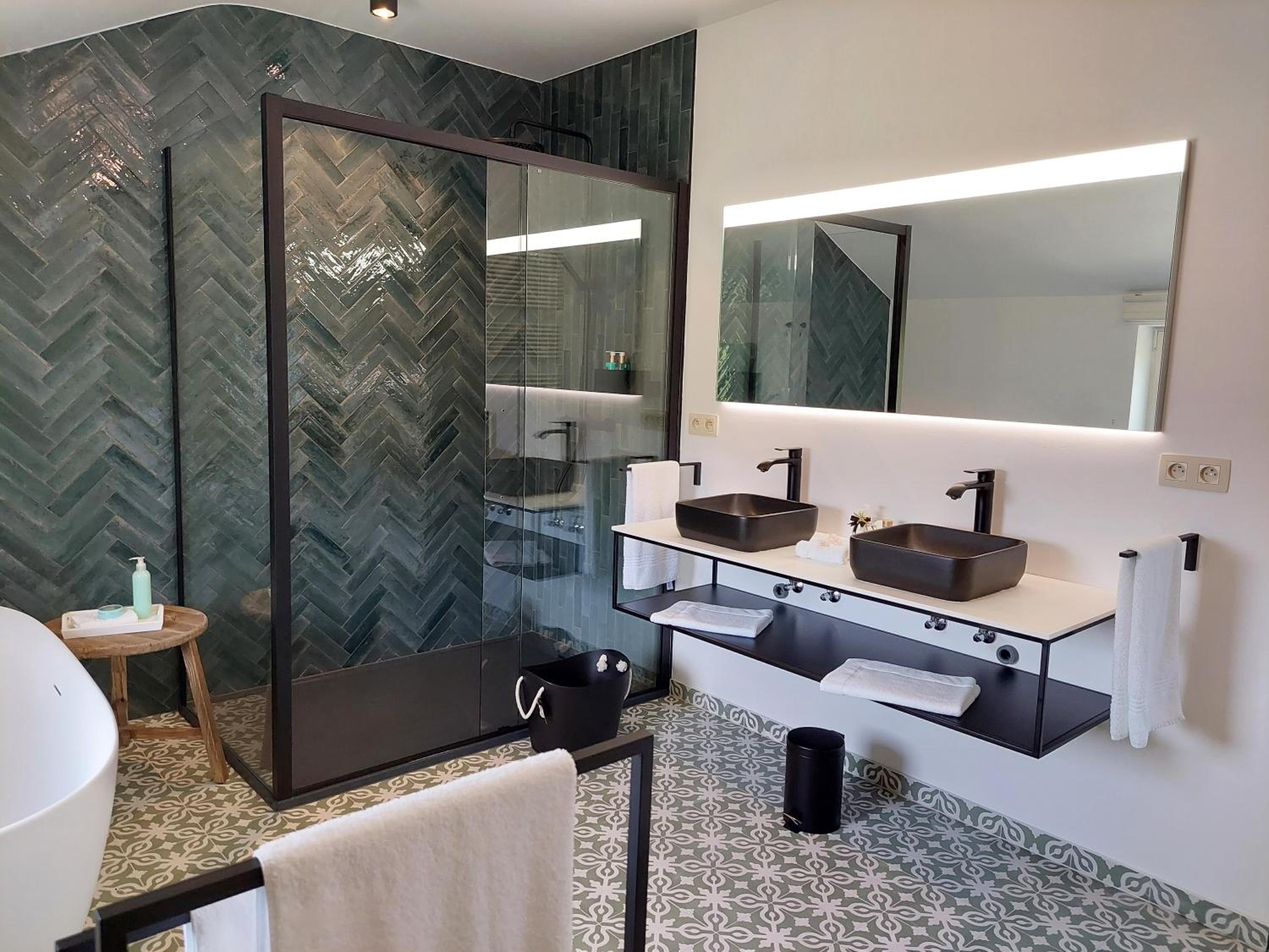Deluxe King Room photo 2