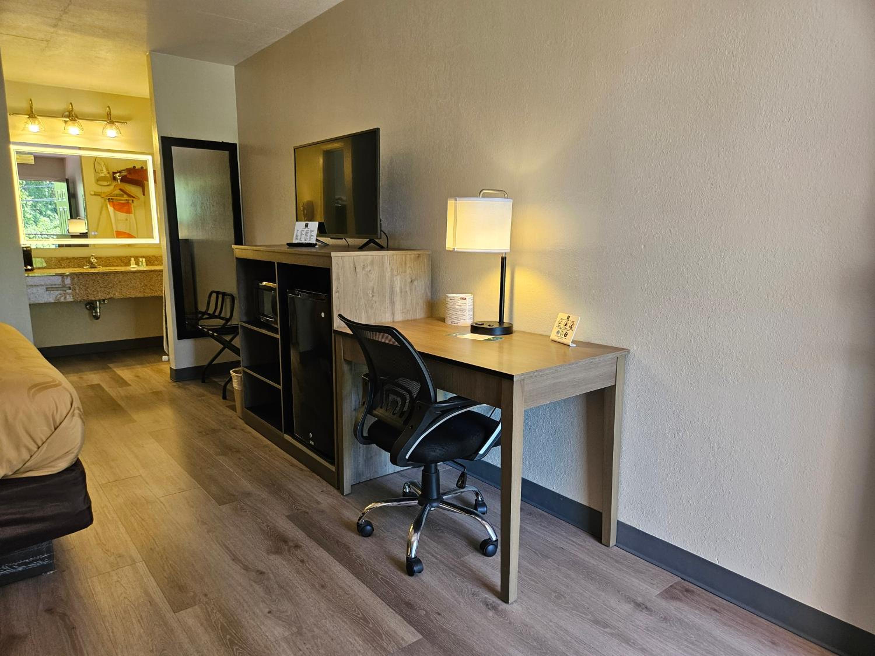 Double Room with Two Double Beds - Non-Smoking - Photo 2