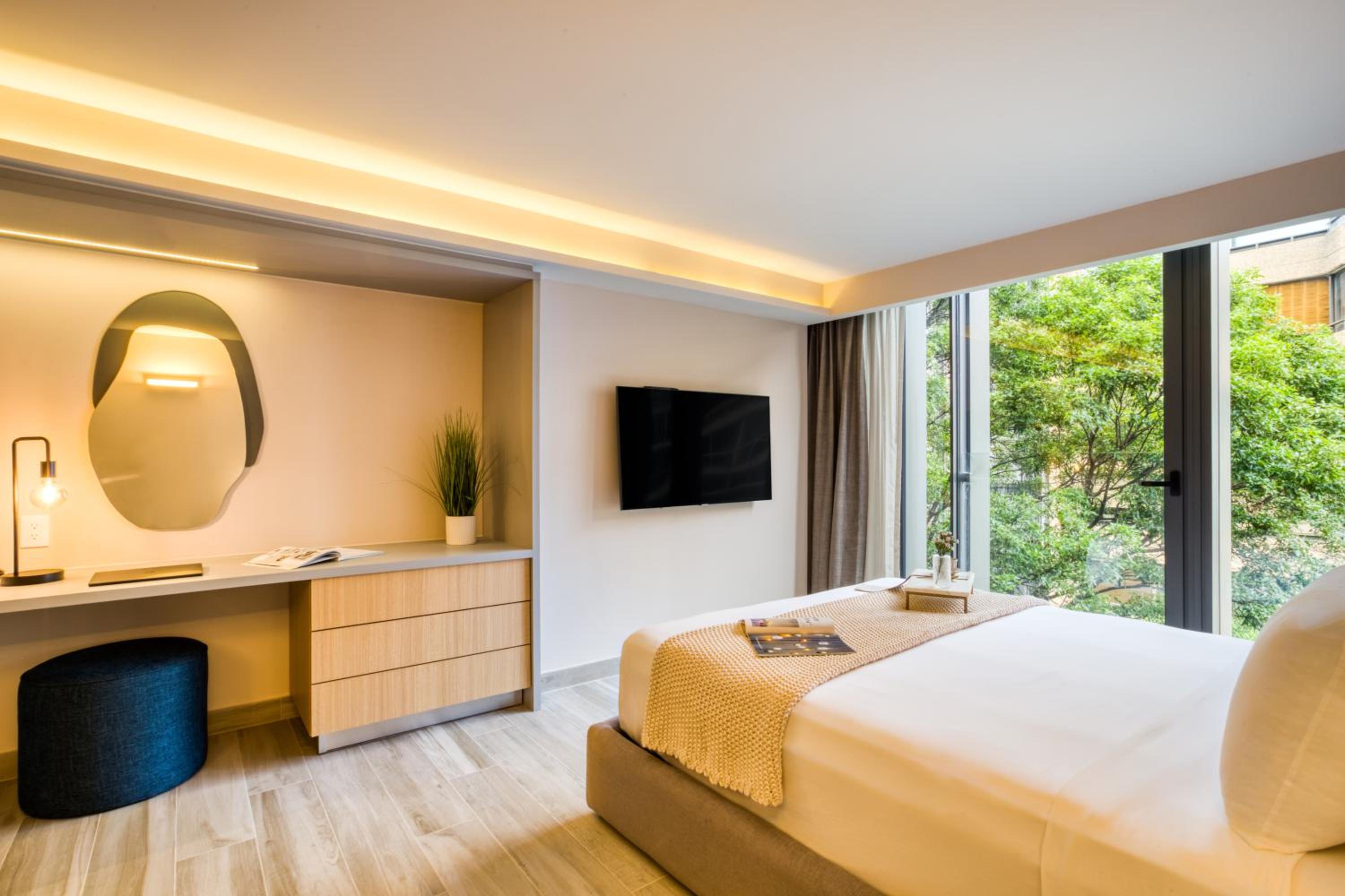 Elegant-Modern Studio - Photo 9