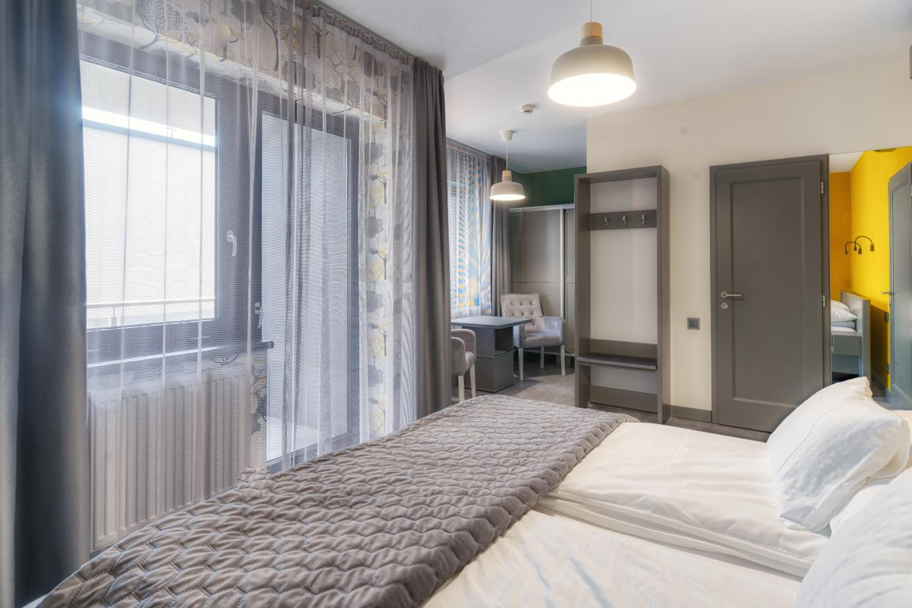 Queen Room with Balcony photo 1
