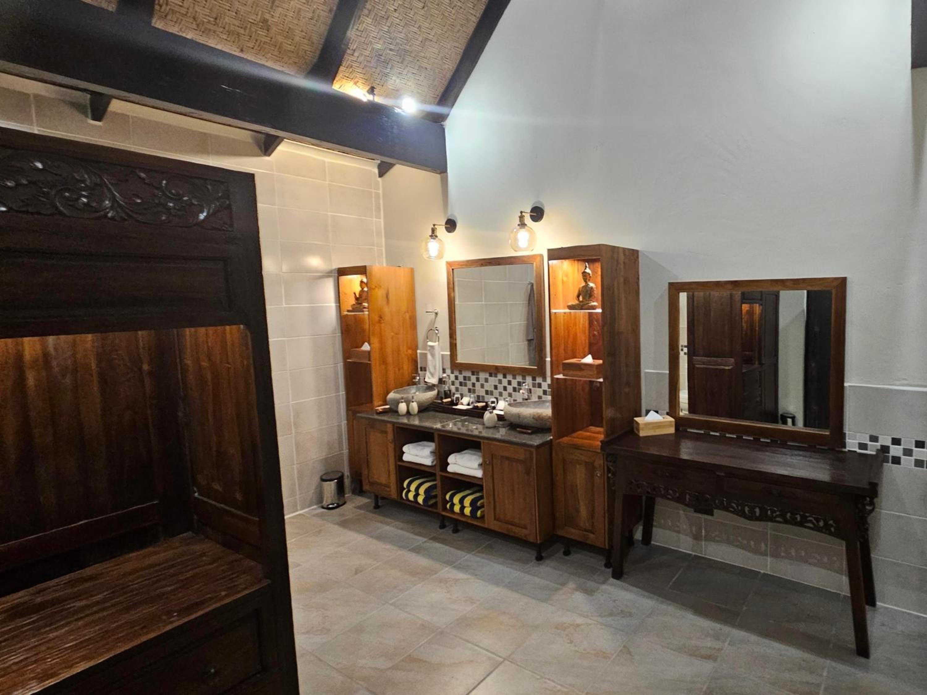 Two-Bedroom Villa - Photo 11