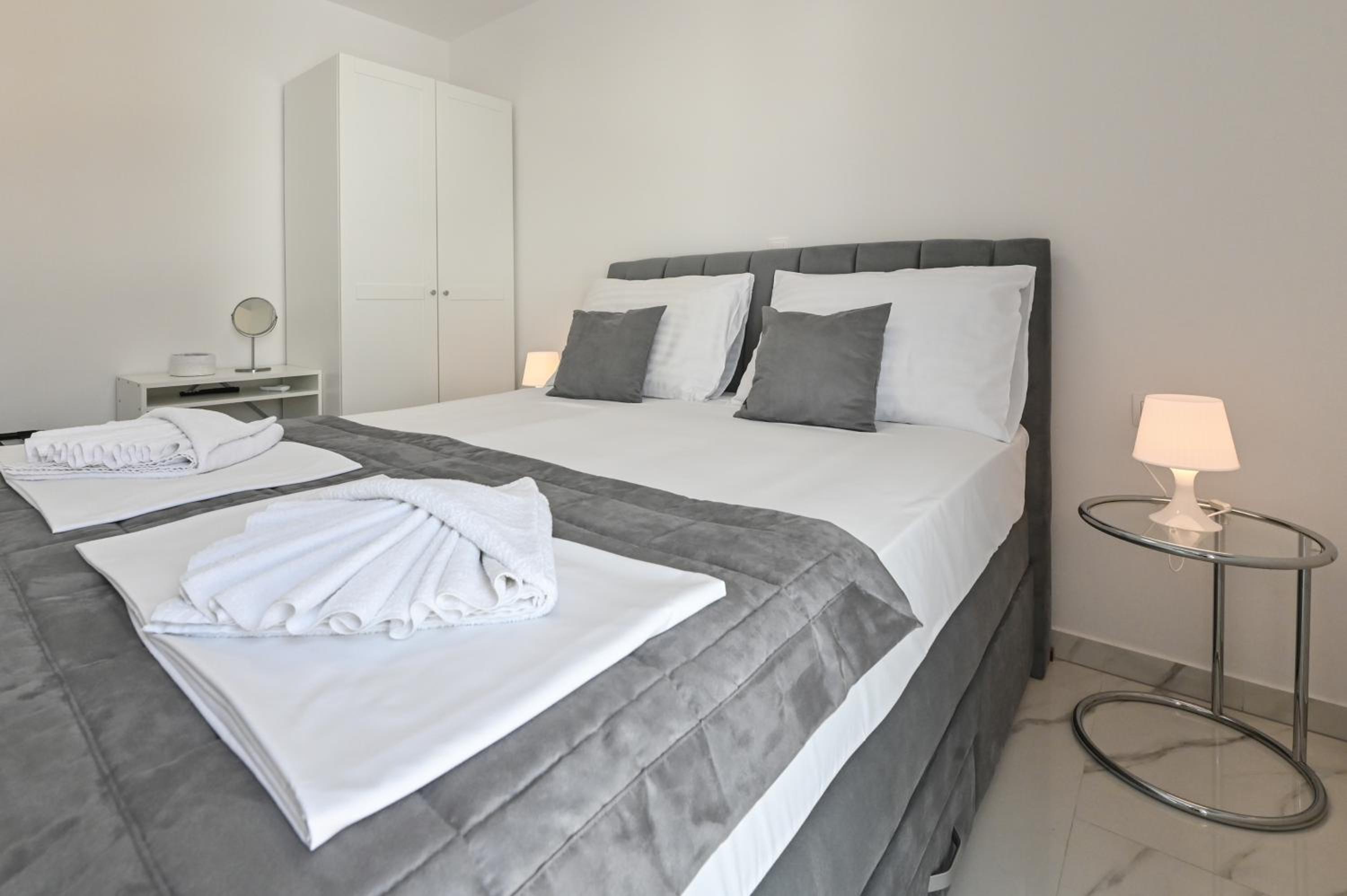 One-Bedroom Apartment with Balcony photo 1