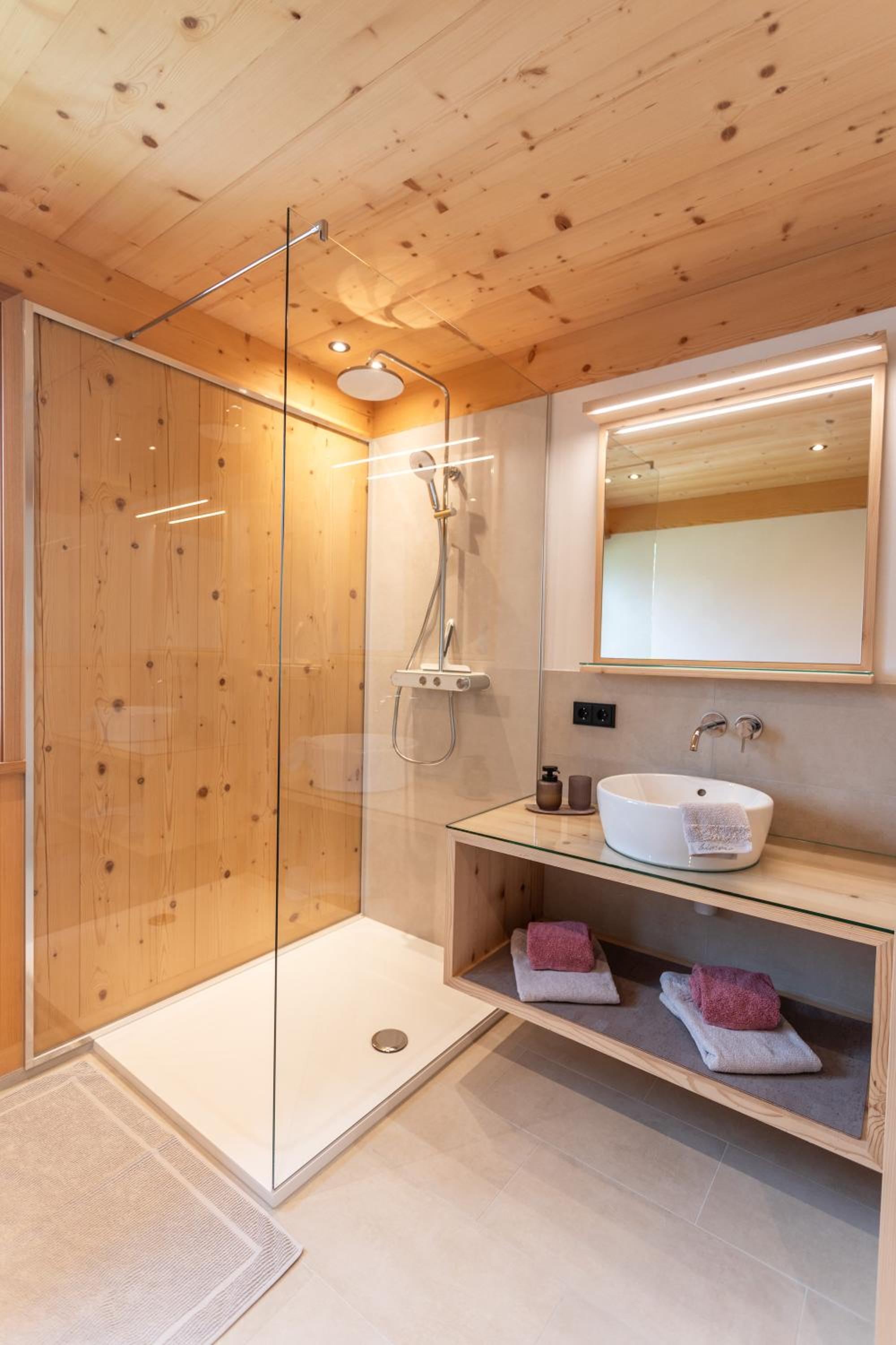 Two-Bedroom Deluxe Apartment with Garden View photo 2