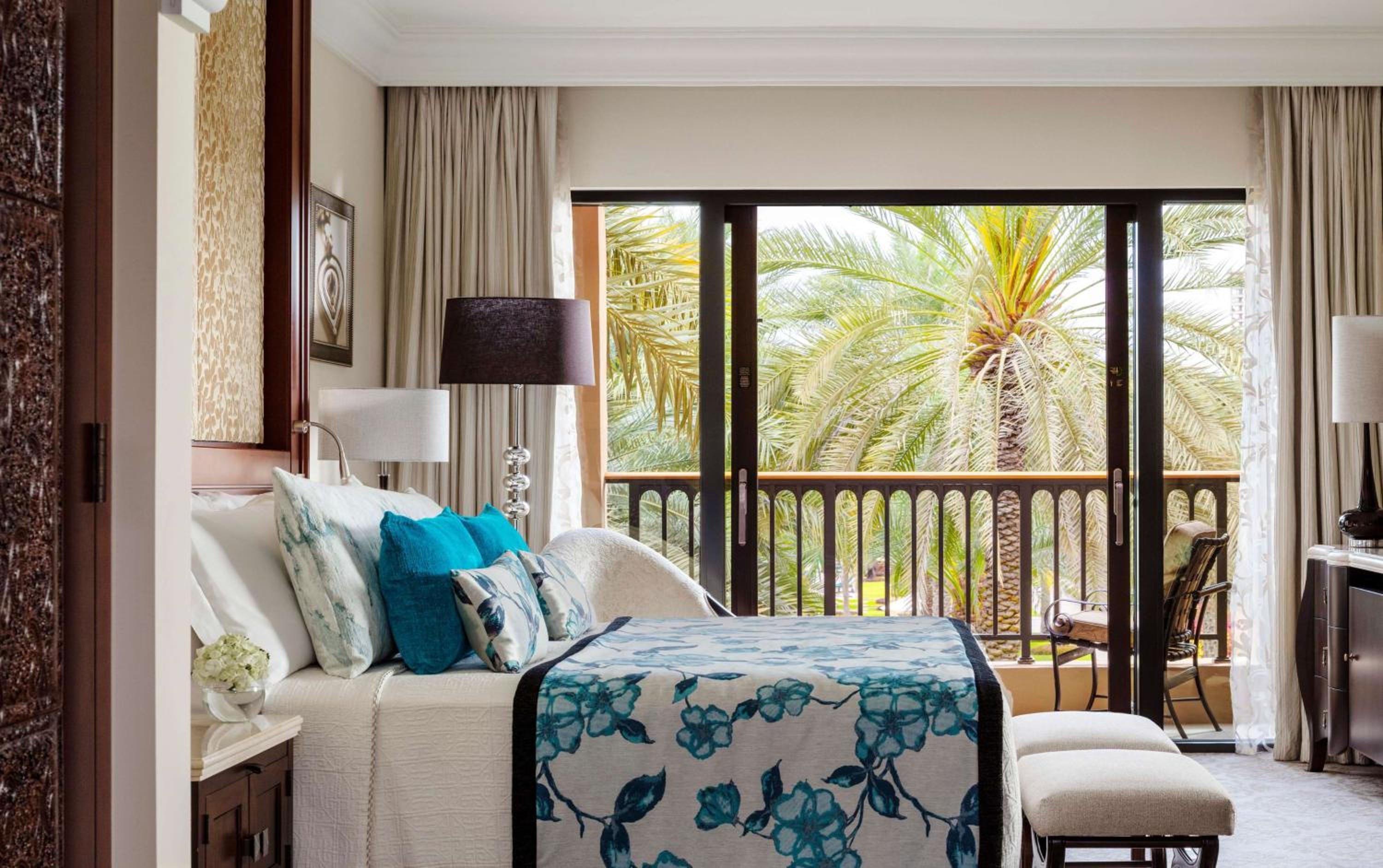 Palace Manzil Superior King Room – UAE Resident, UAE ID Mandatory - includes 500 AED daily credit, Host Service, Afternoon Tea, Evening Drinks, Waterpark Access