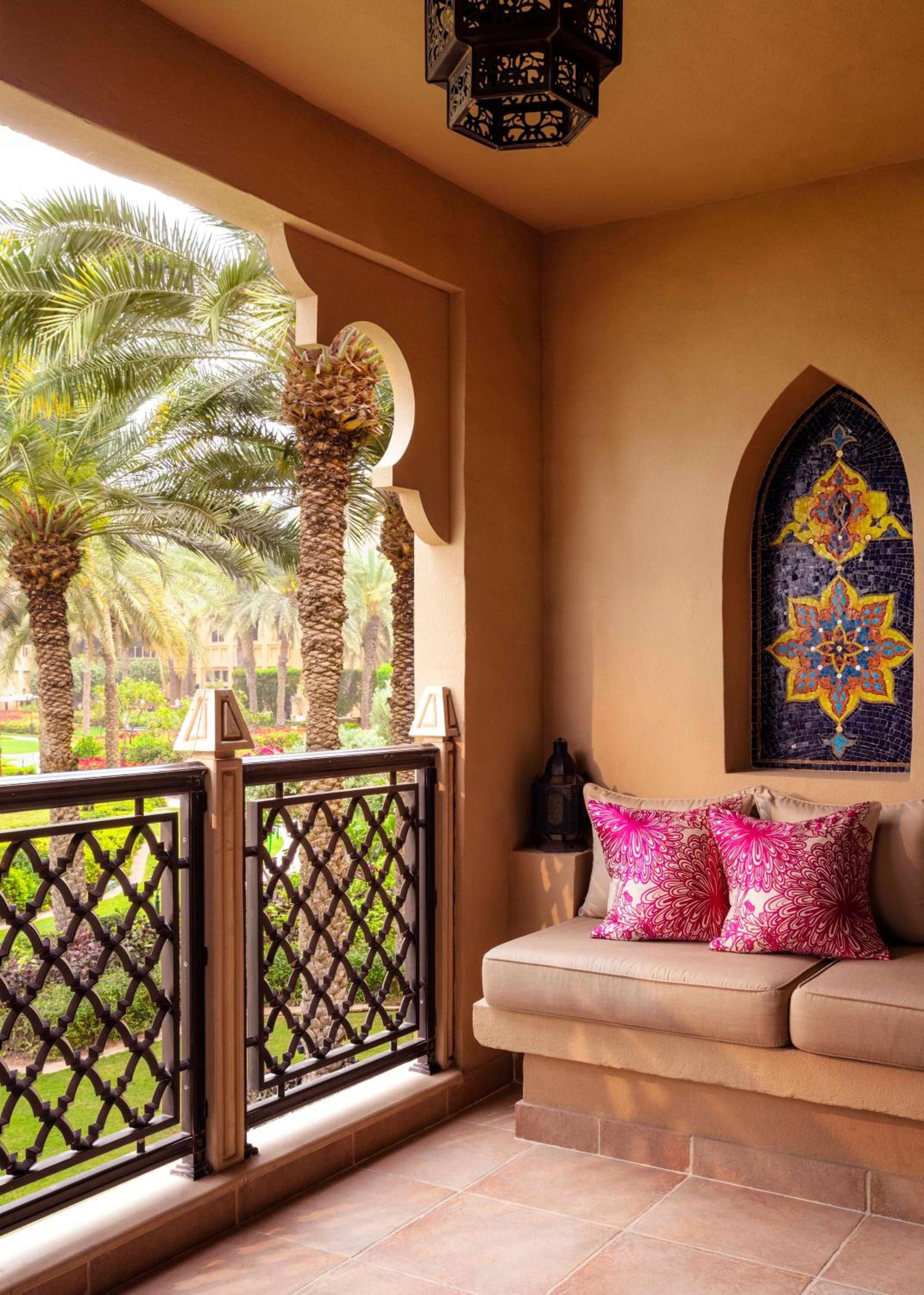 Arabian Court Executive Suite - includes DRIFT Beach Club Access, Host Service, Waterpark Access thumbnail 6