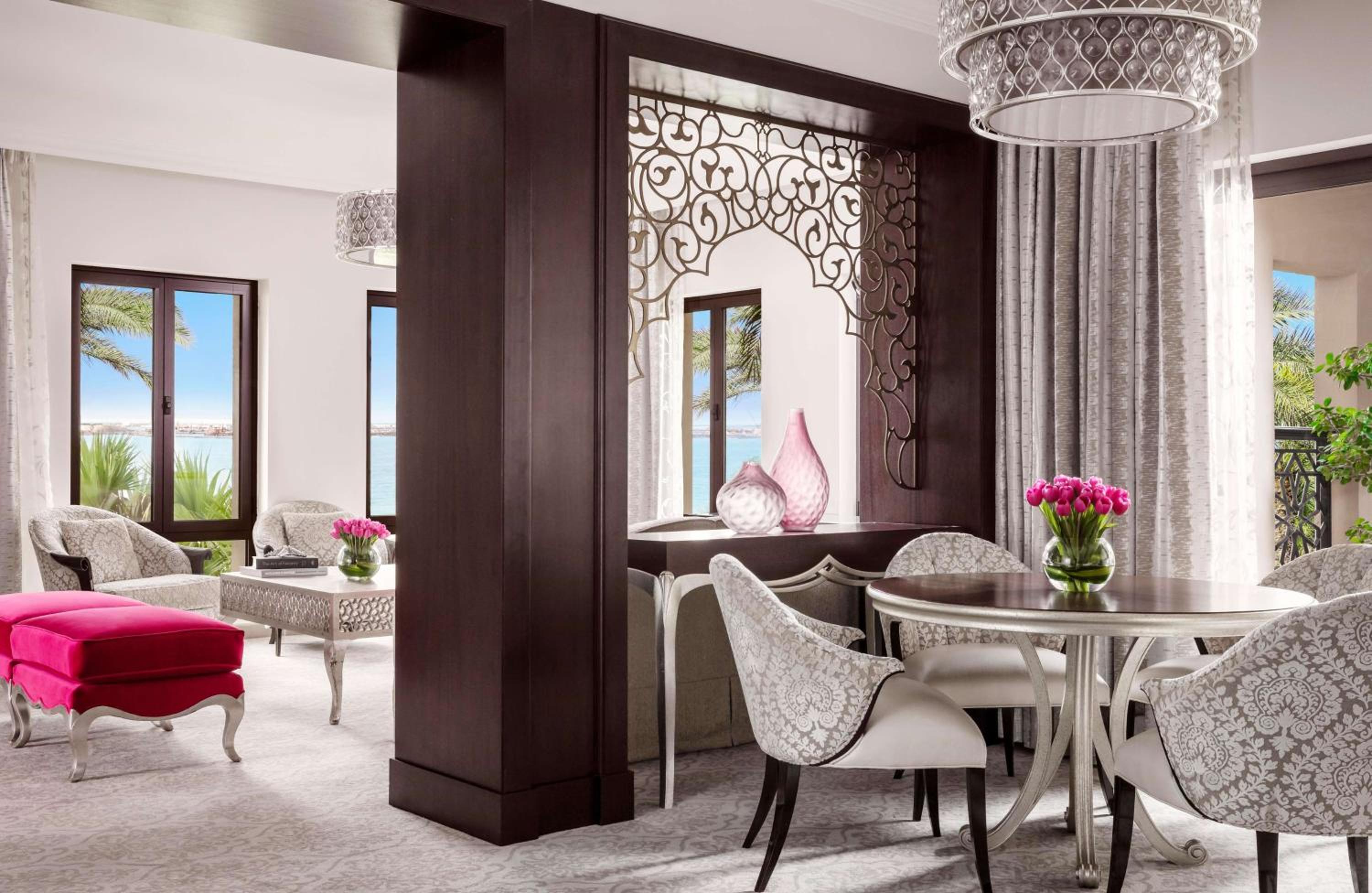 Arabian Court Executive Suite - includes DRIFT Beach Club Access, Host Service, Waterpark Access