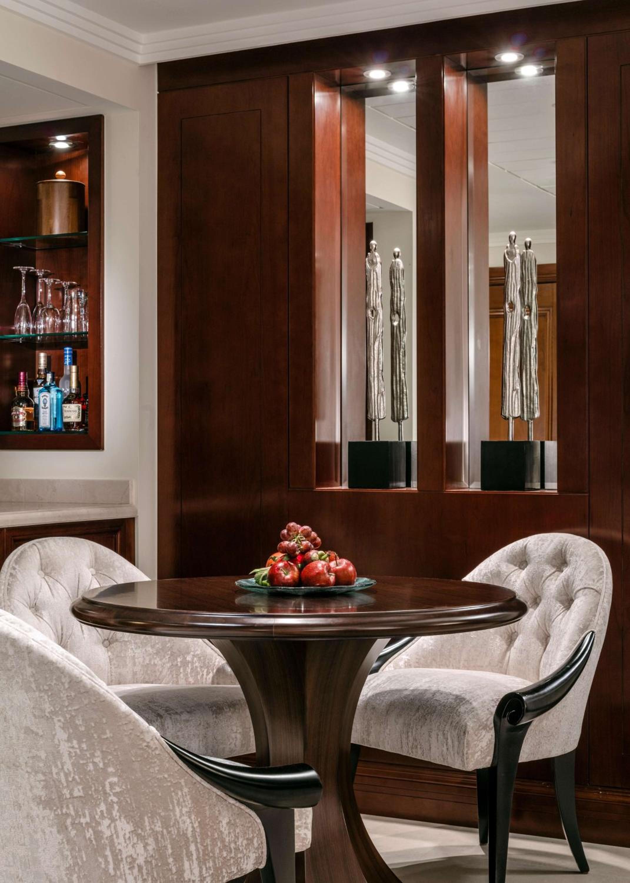 Palace Executive Suite – UAE Resident, UAE ID Mandatory - includes 500 AED daily credit, DRIFT Beach Club Access, Host Service, Waterpark Access