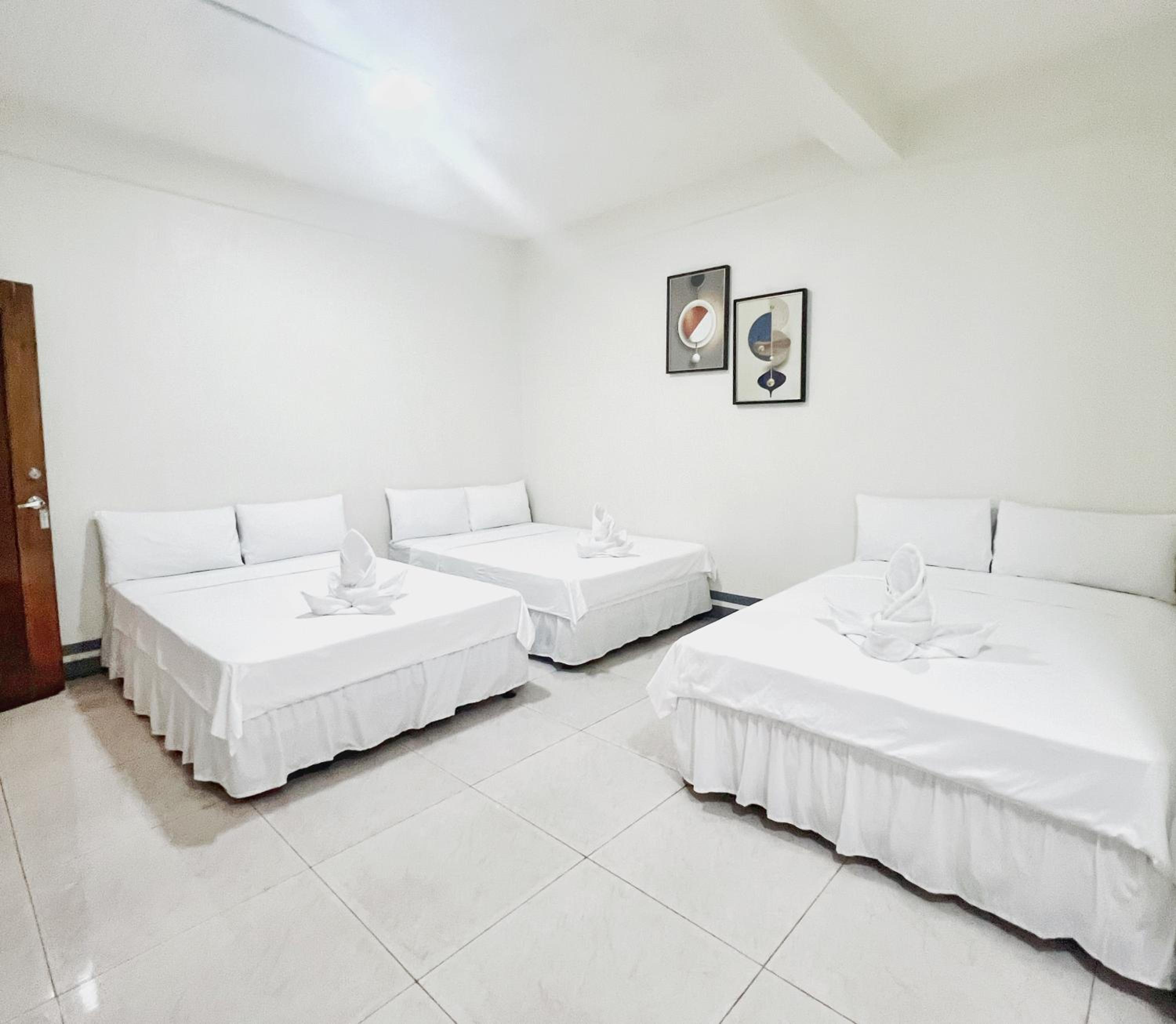 Family Room with Private Bathroom photo 3