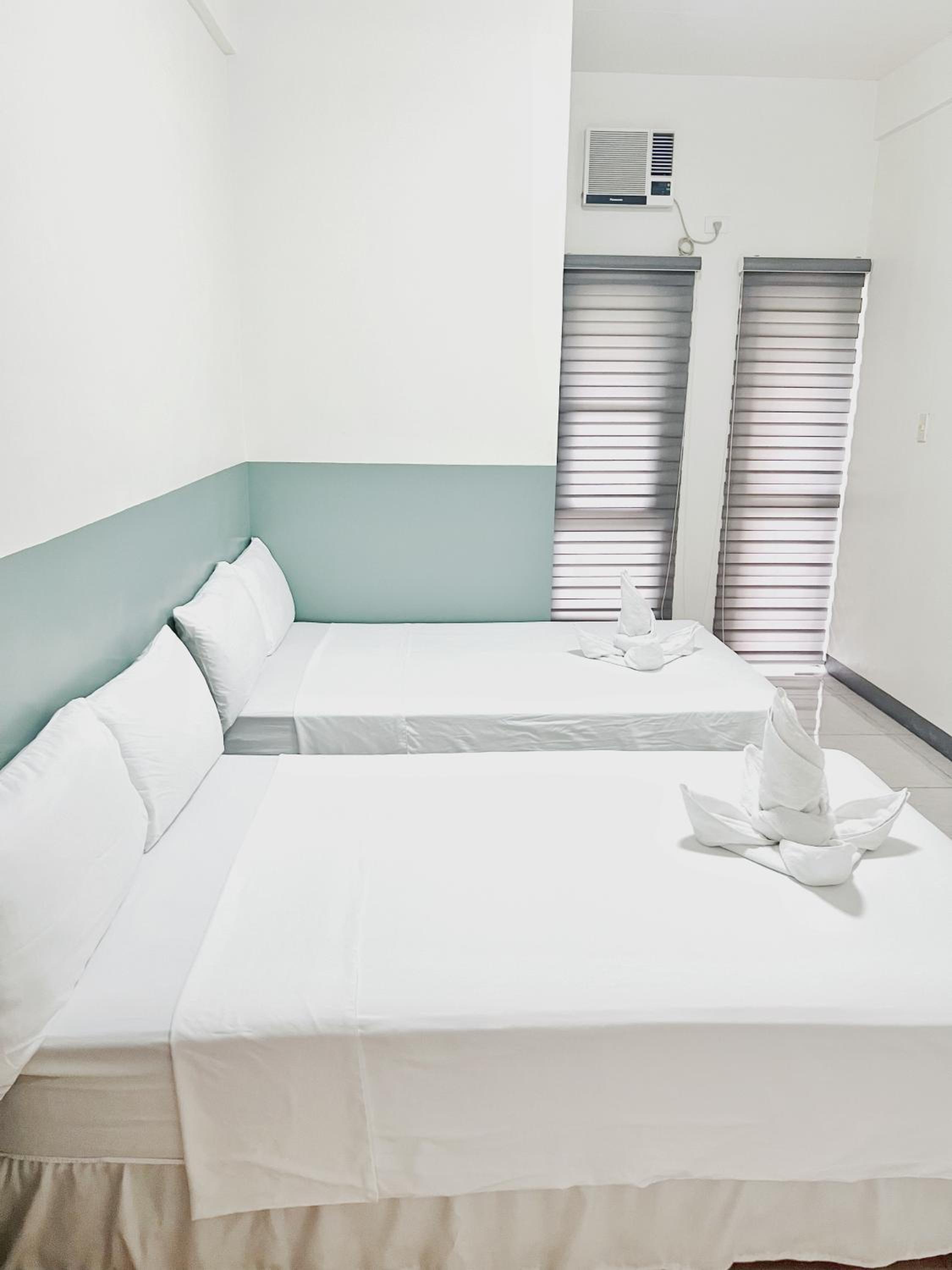 Quadruple Room with Private Bathroom photo 3