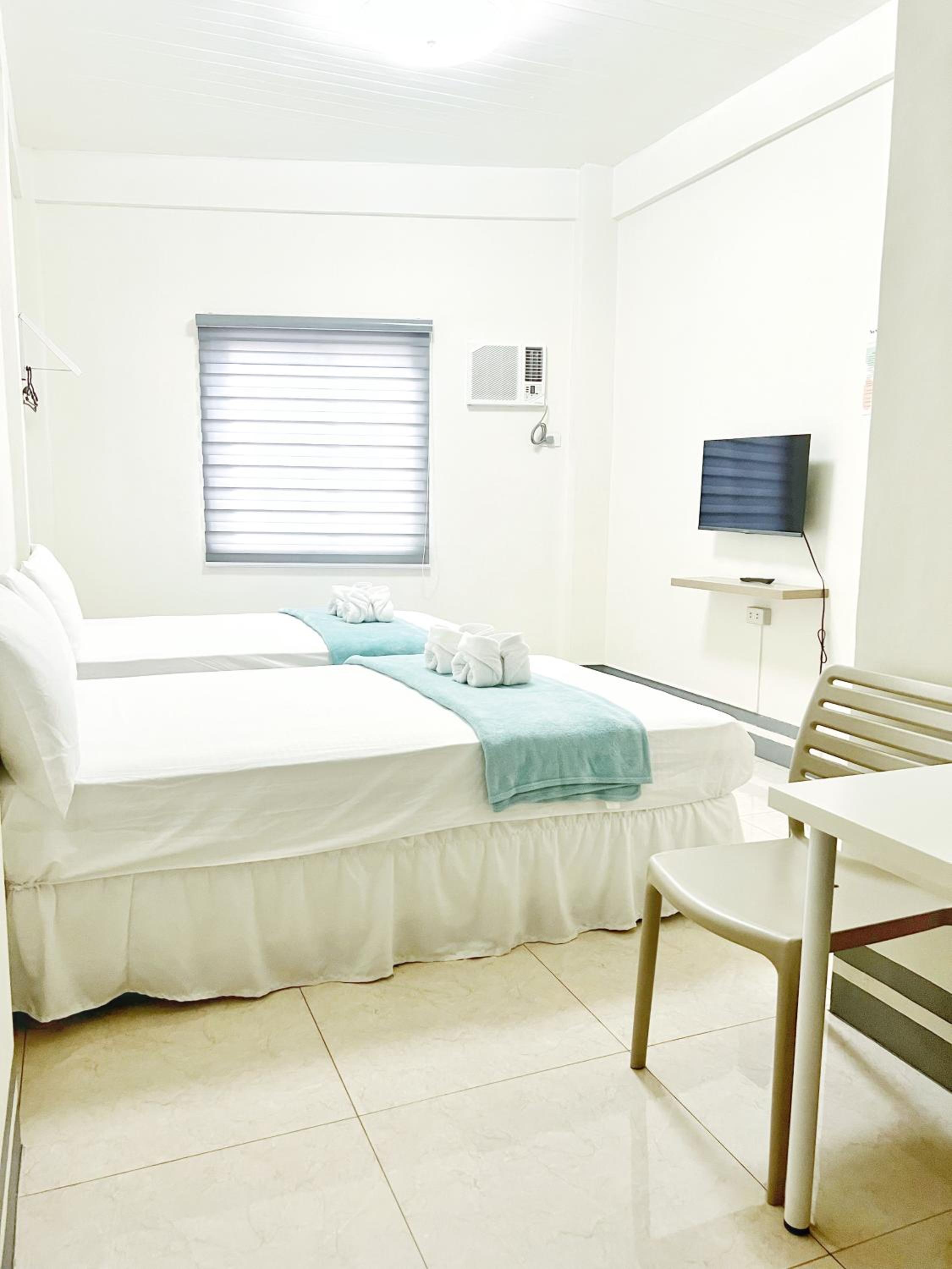 Quadruple Room with Private Bathroom photo 2