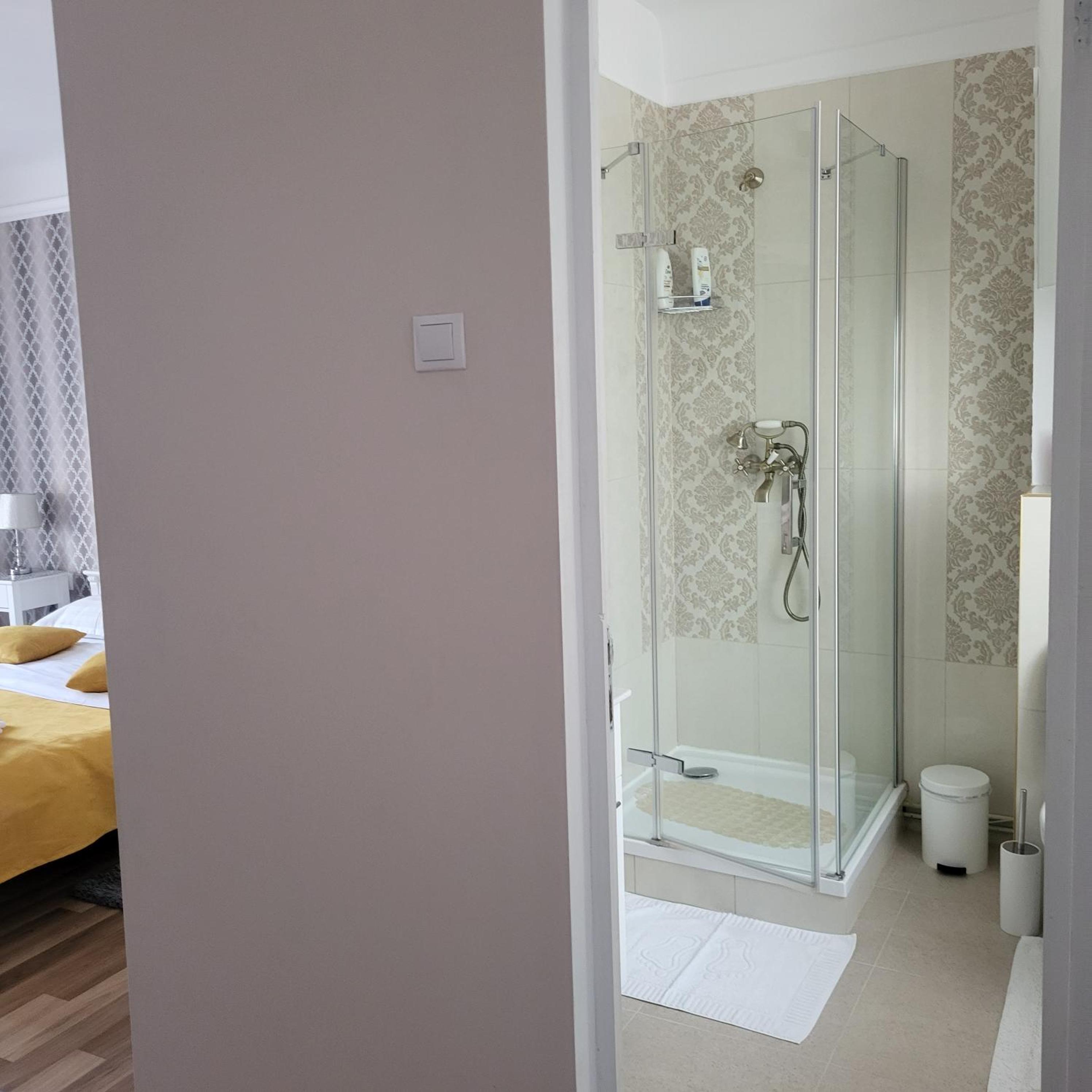 Deluxe Double Room - Photo 8
