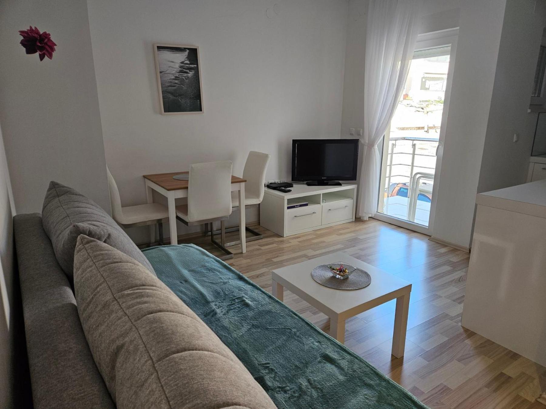 One-Bedroom Apartment photo 2
