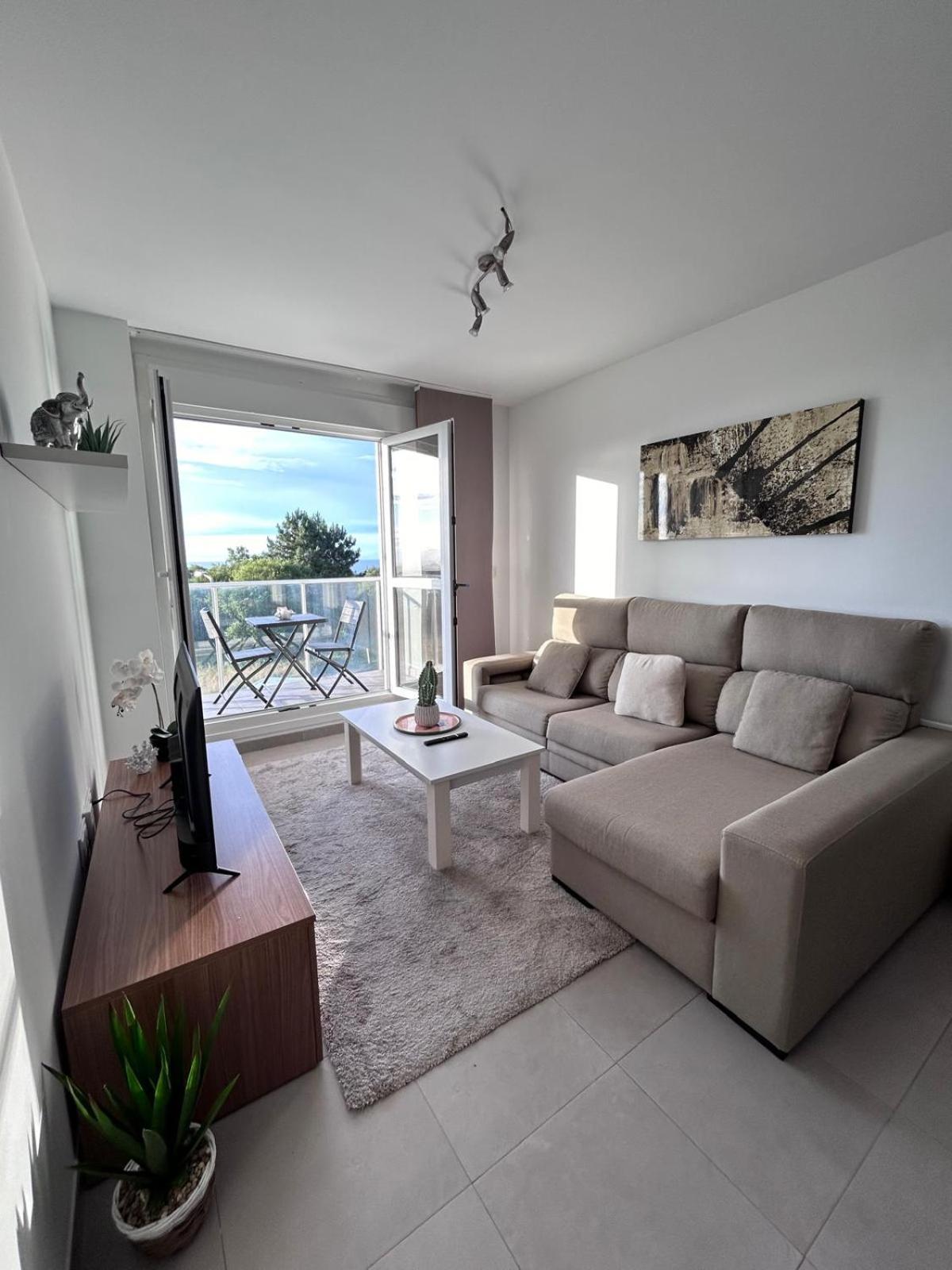 Apartamento de tres habitaciones con vista al mar