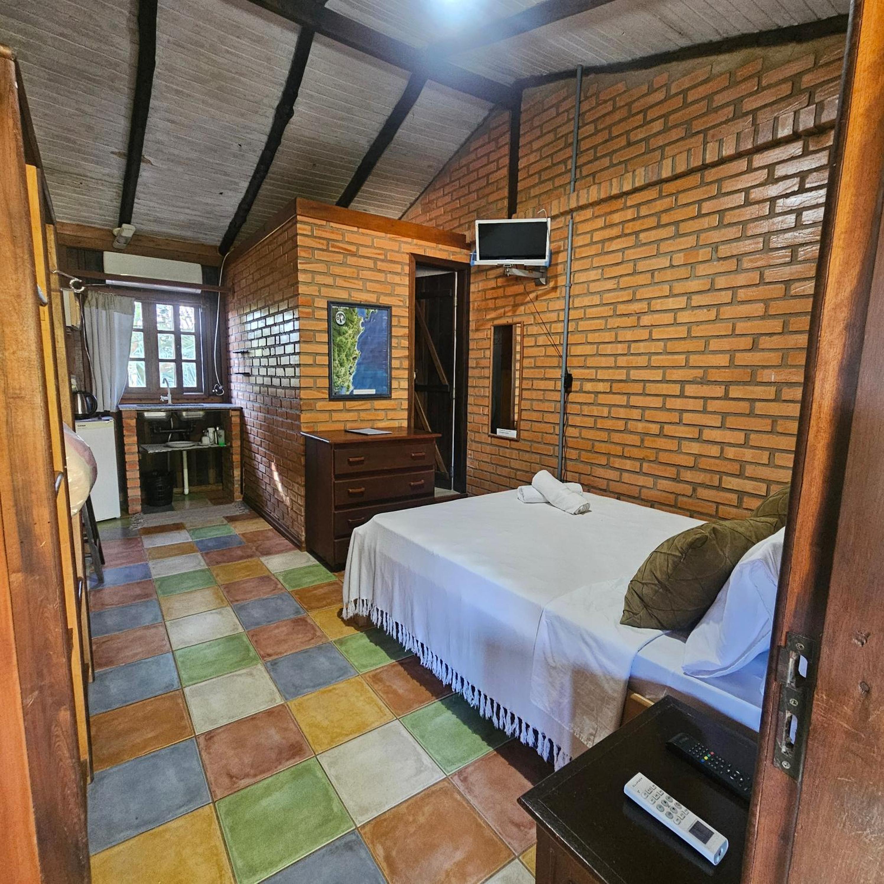Suite with Pool View - Photo 17