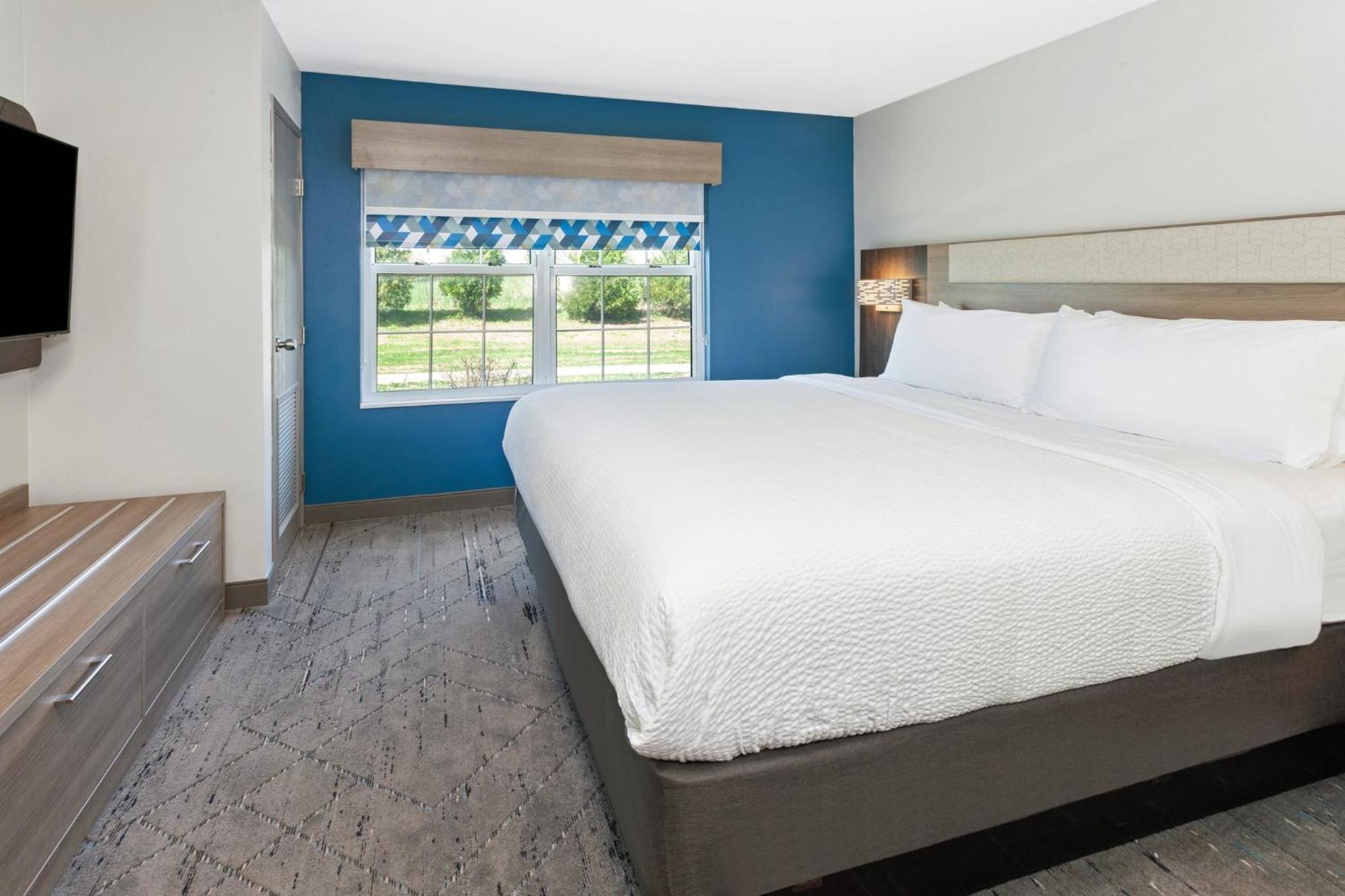 King Suite with Sofa Bed - Photo 19