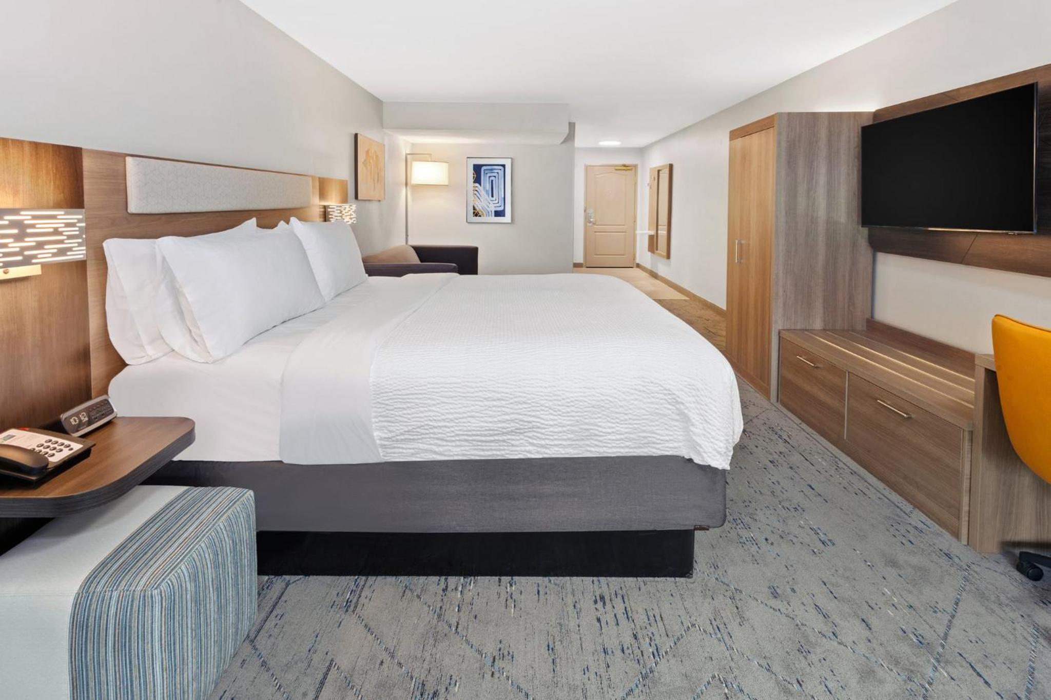 Standard King Room - Photo 3