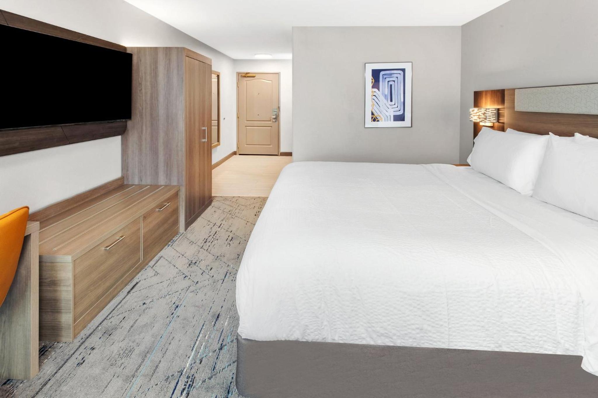 Standard King Room - Photo 7