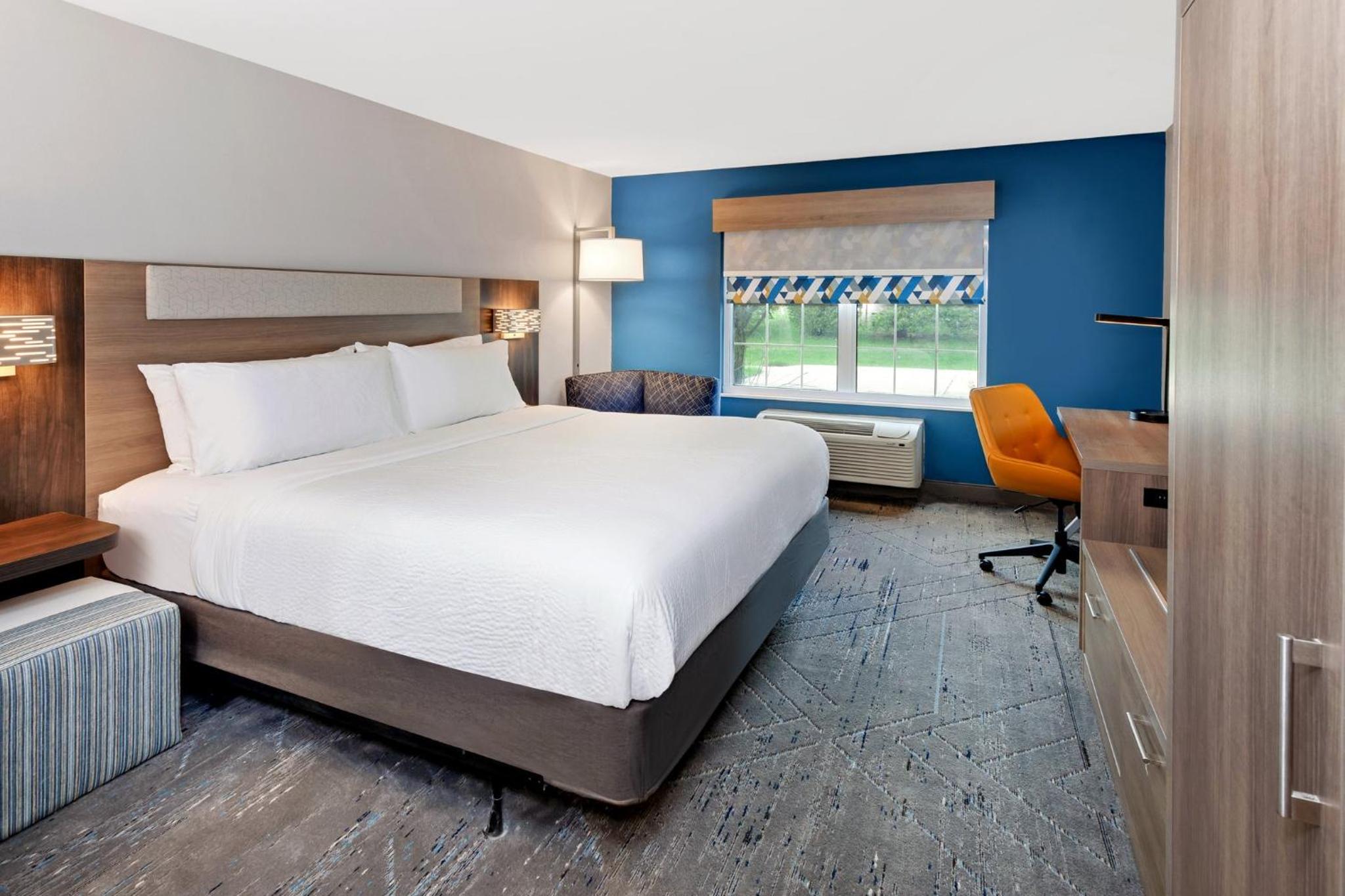 Standard King Room - Photo 8