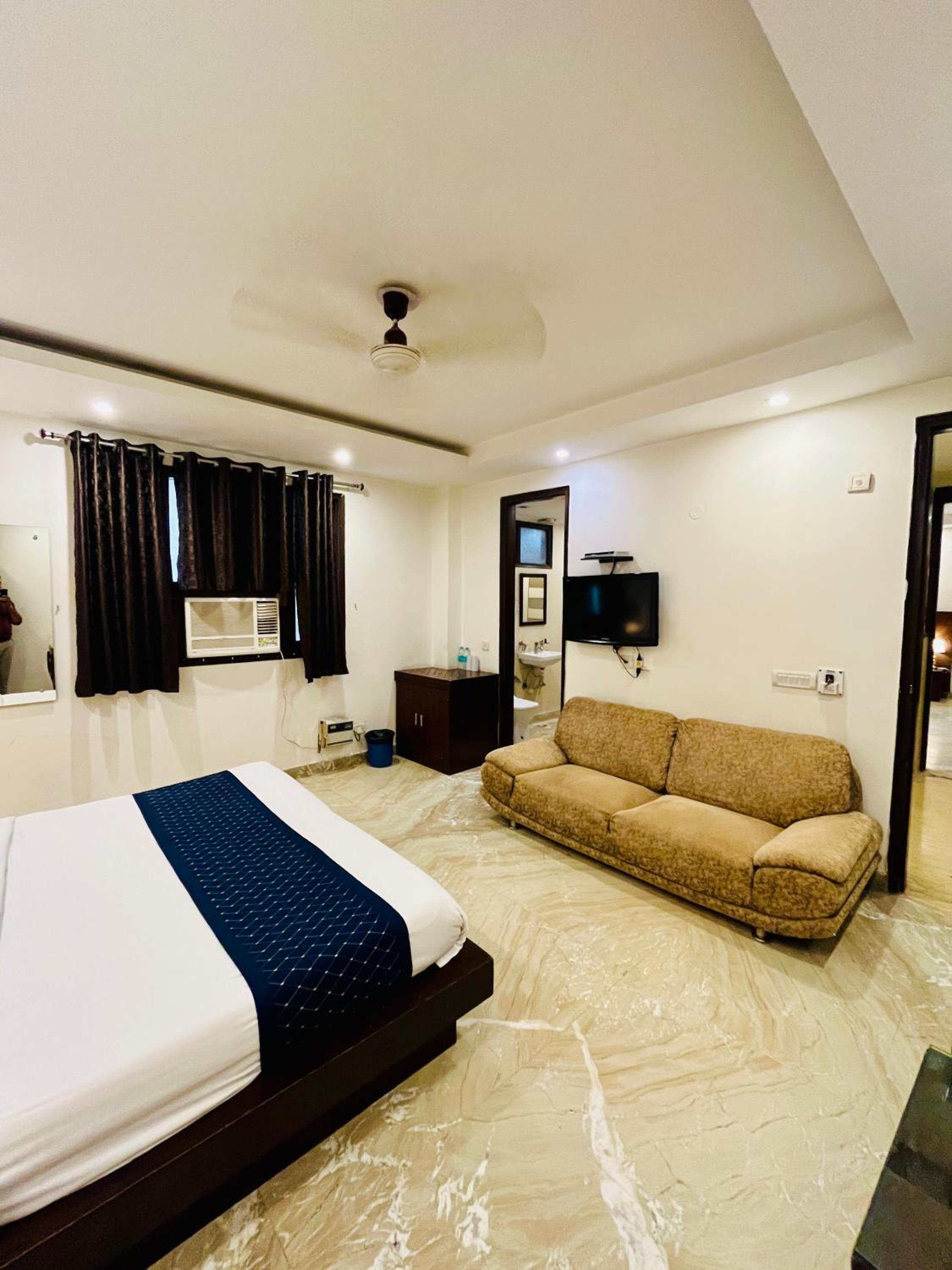 Superior King Room - Photo 7