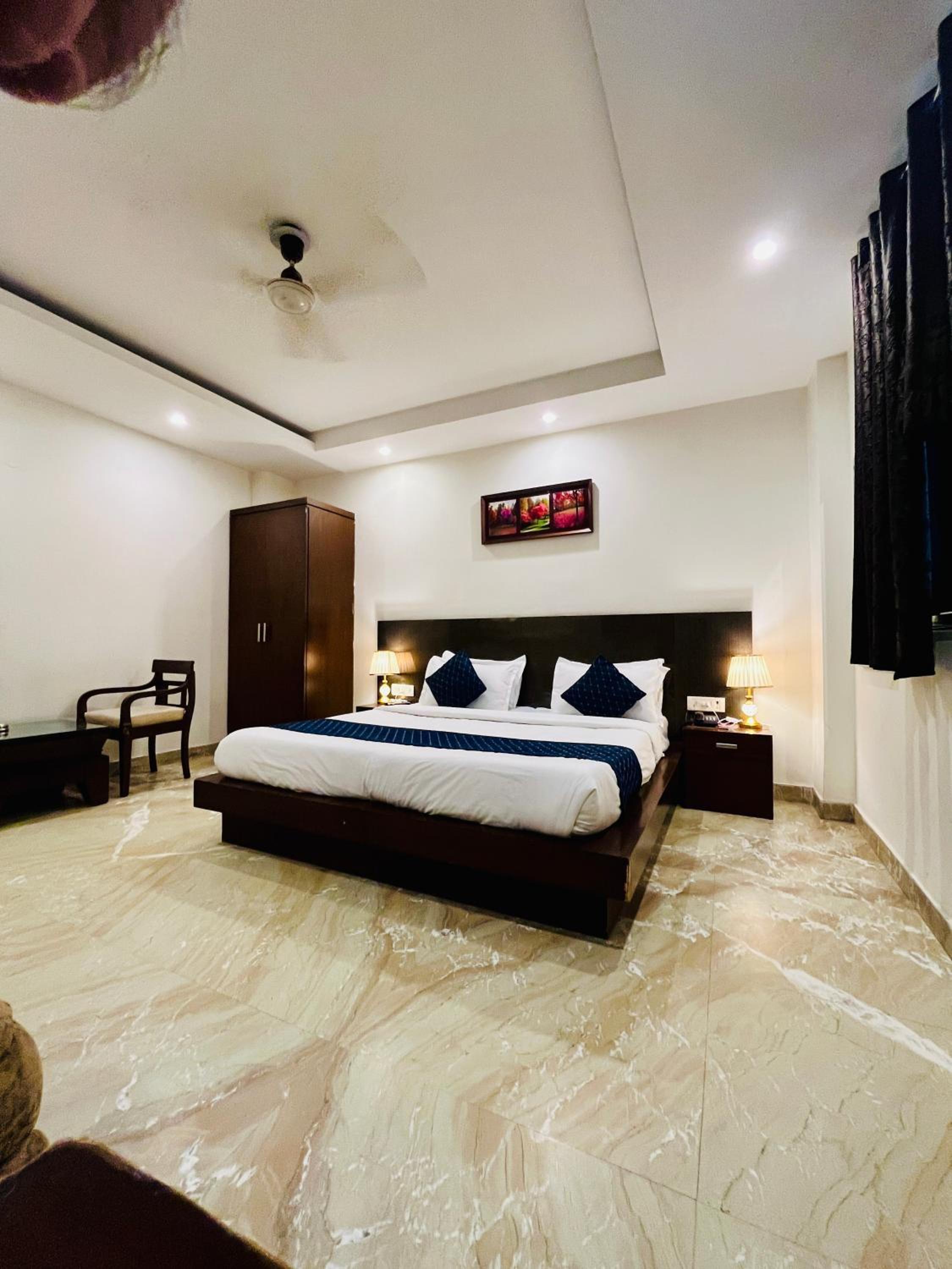 Superior King Room - Photo 8