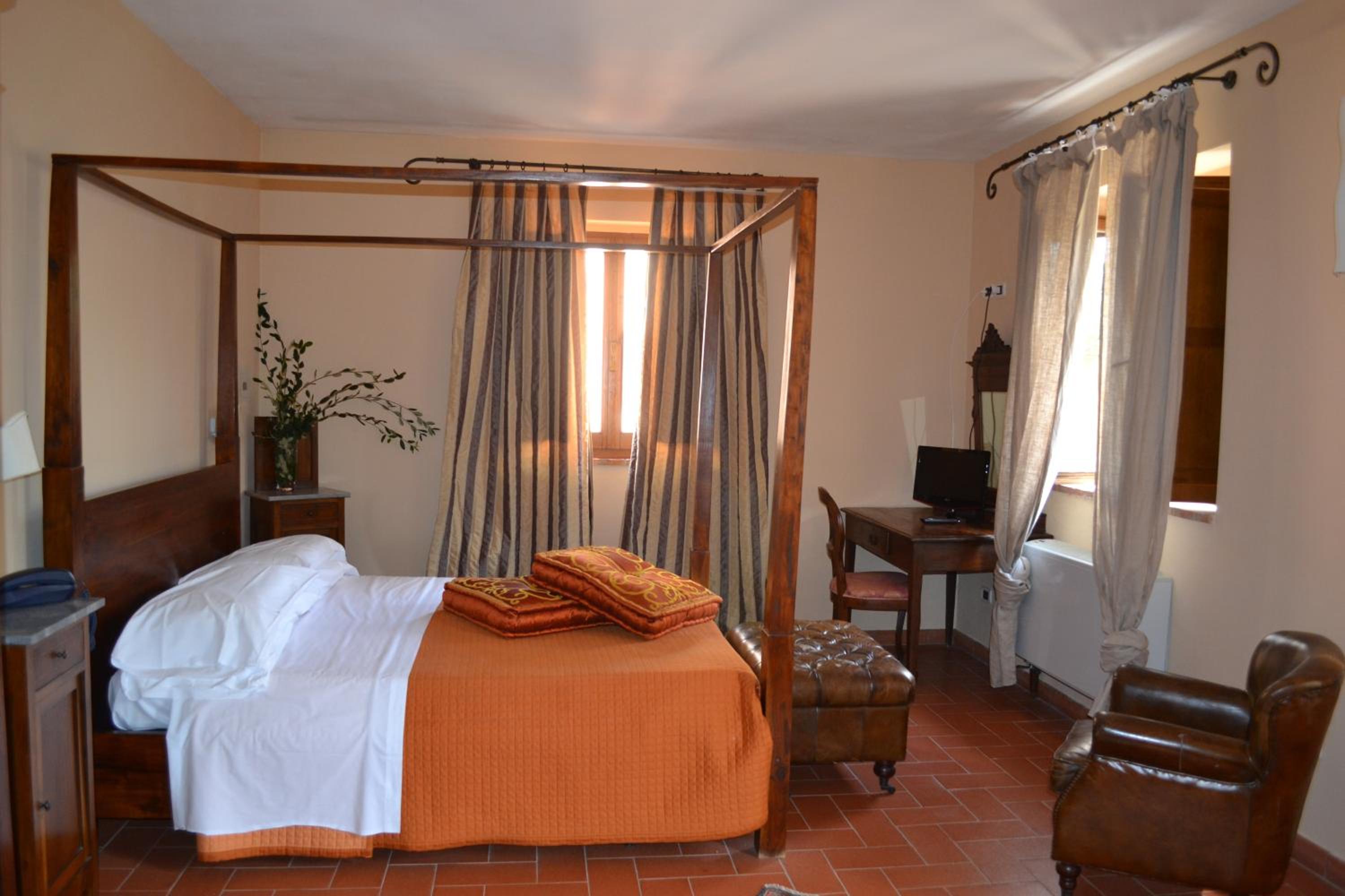 Superior Suite - Photo 7
