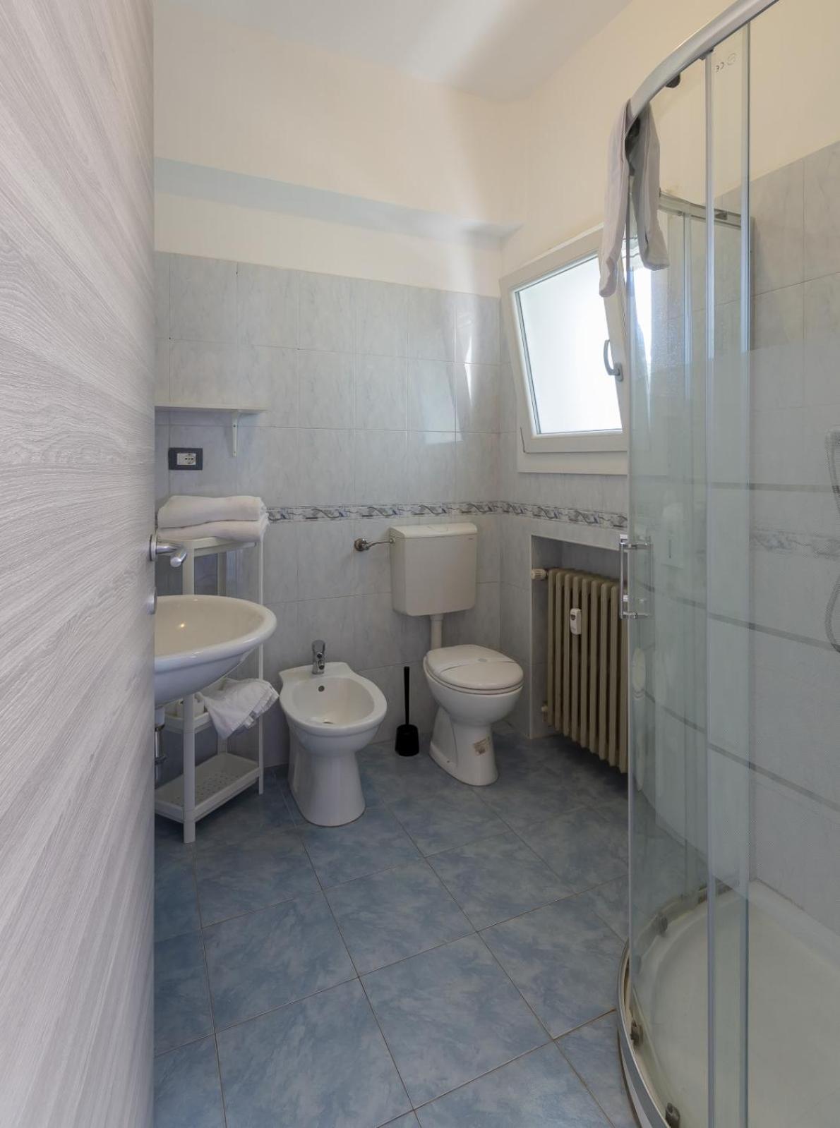 Superior Triple Room with Private Bathroom photo 2