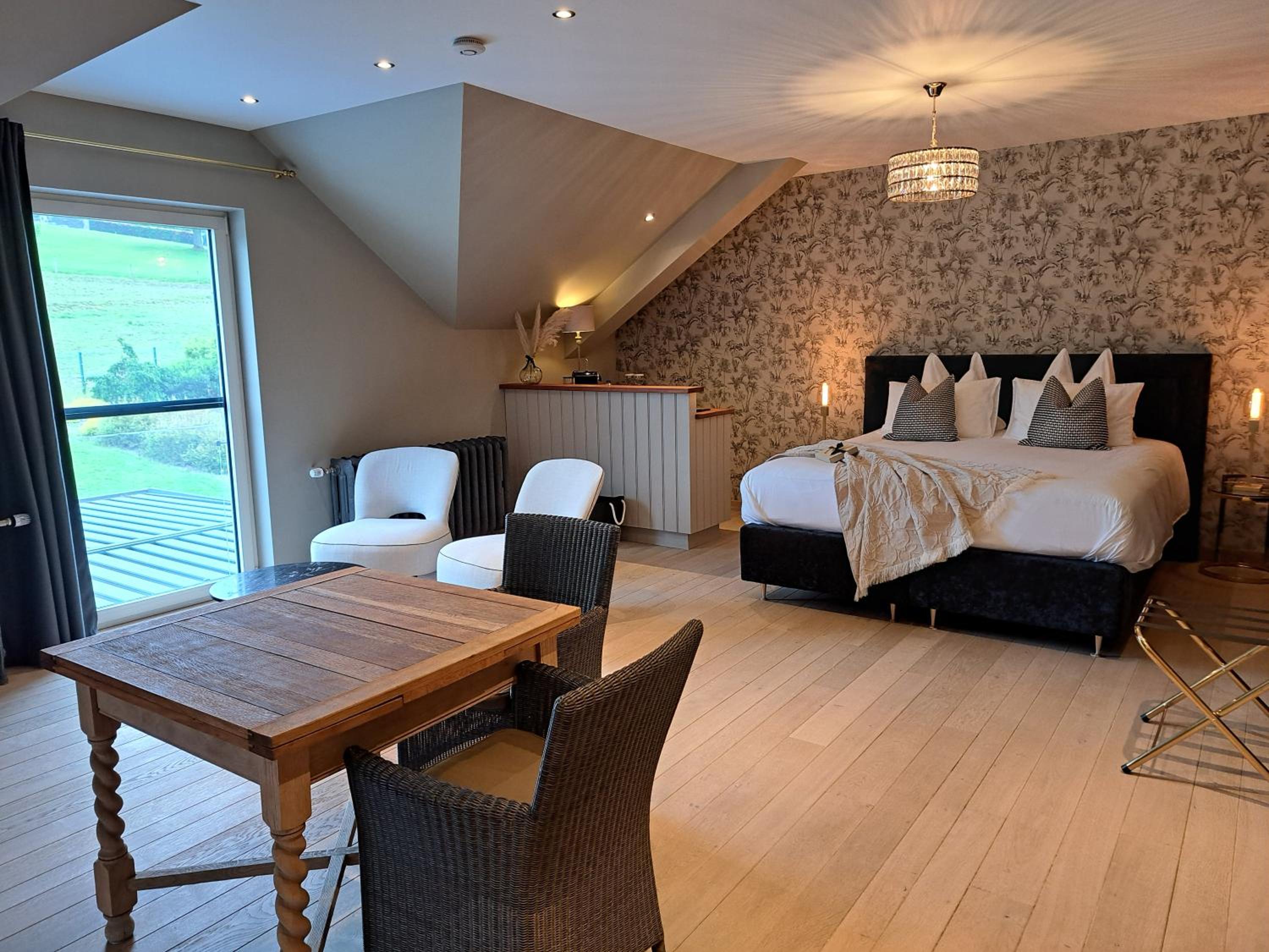Deluxe King Room photo 1