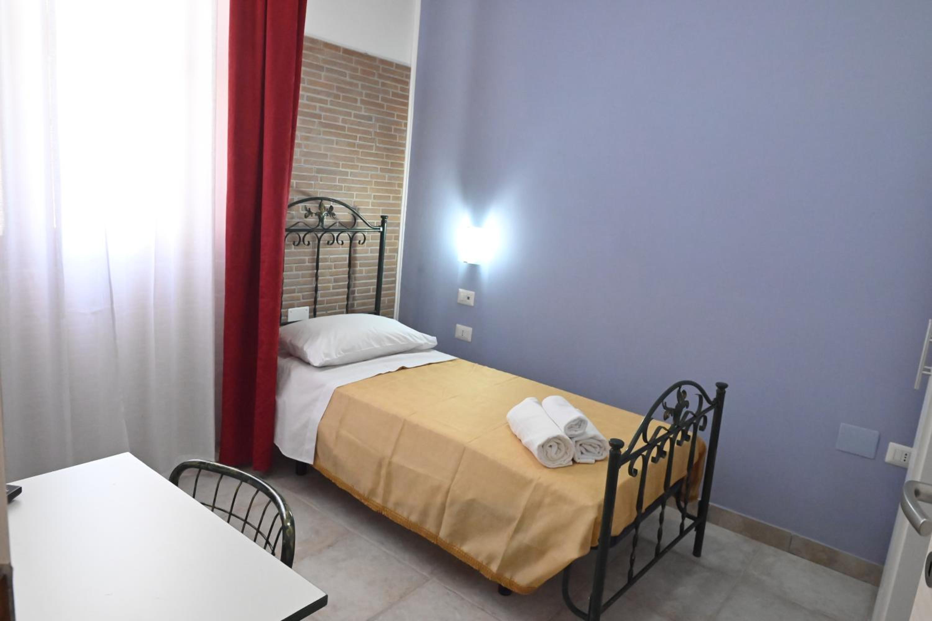 Single Room photo 3
