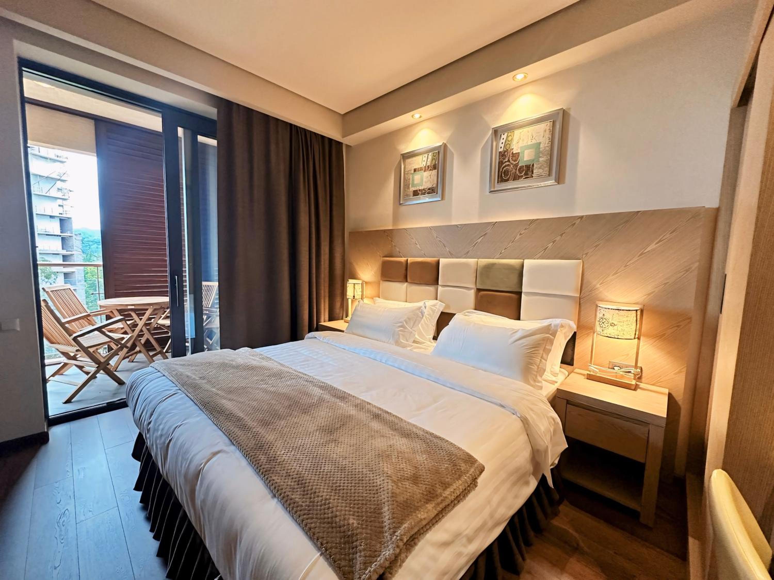 Superior One-Bedroom Apartment with Balcony