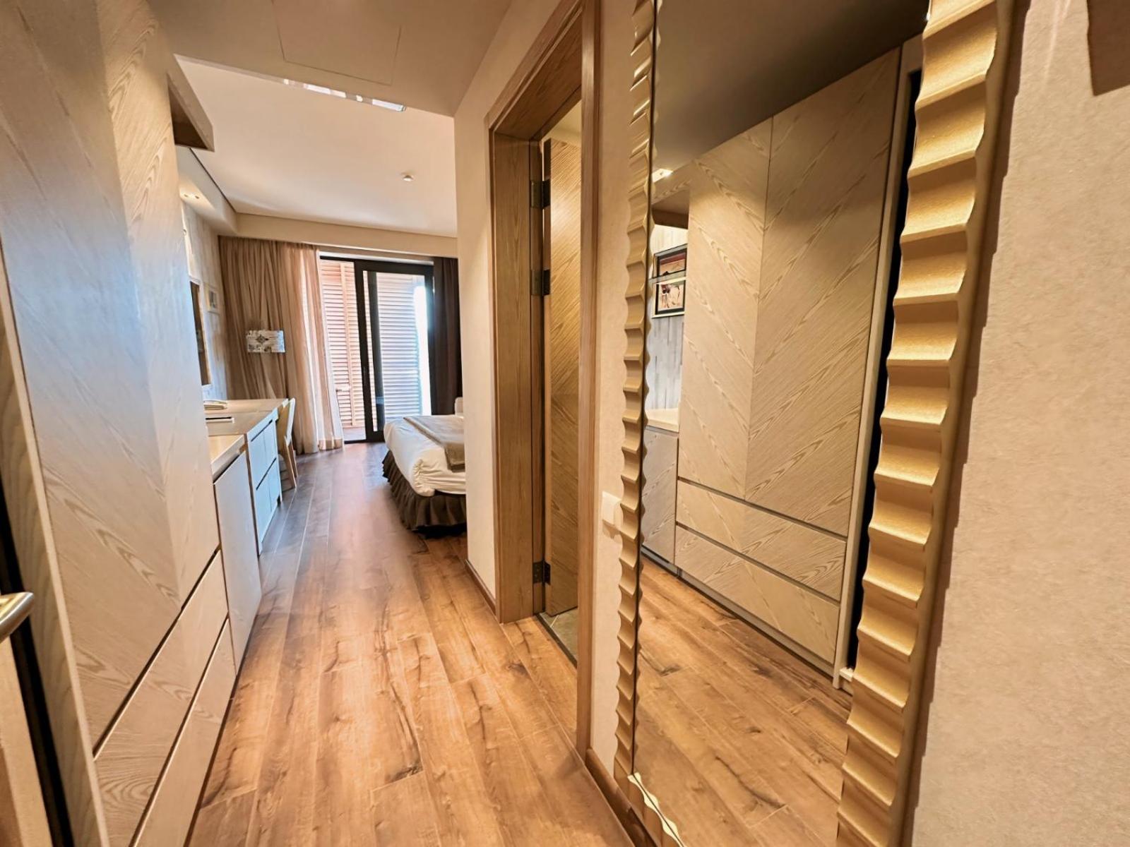 Deluxe Triple Room with Sea View
