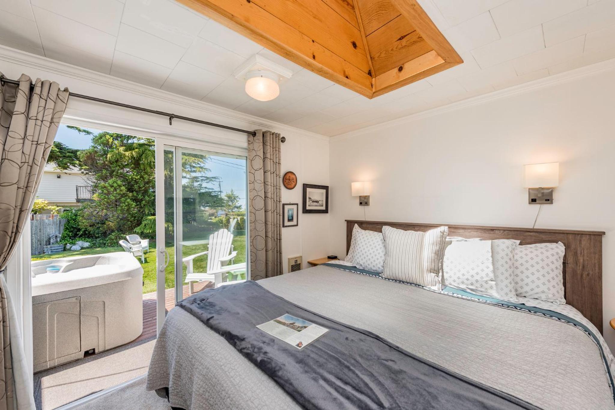 Suite with Hot Tub