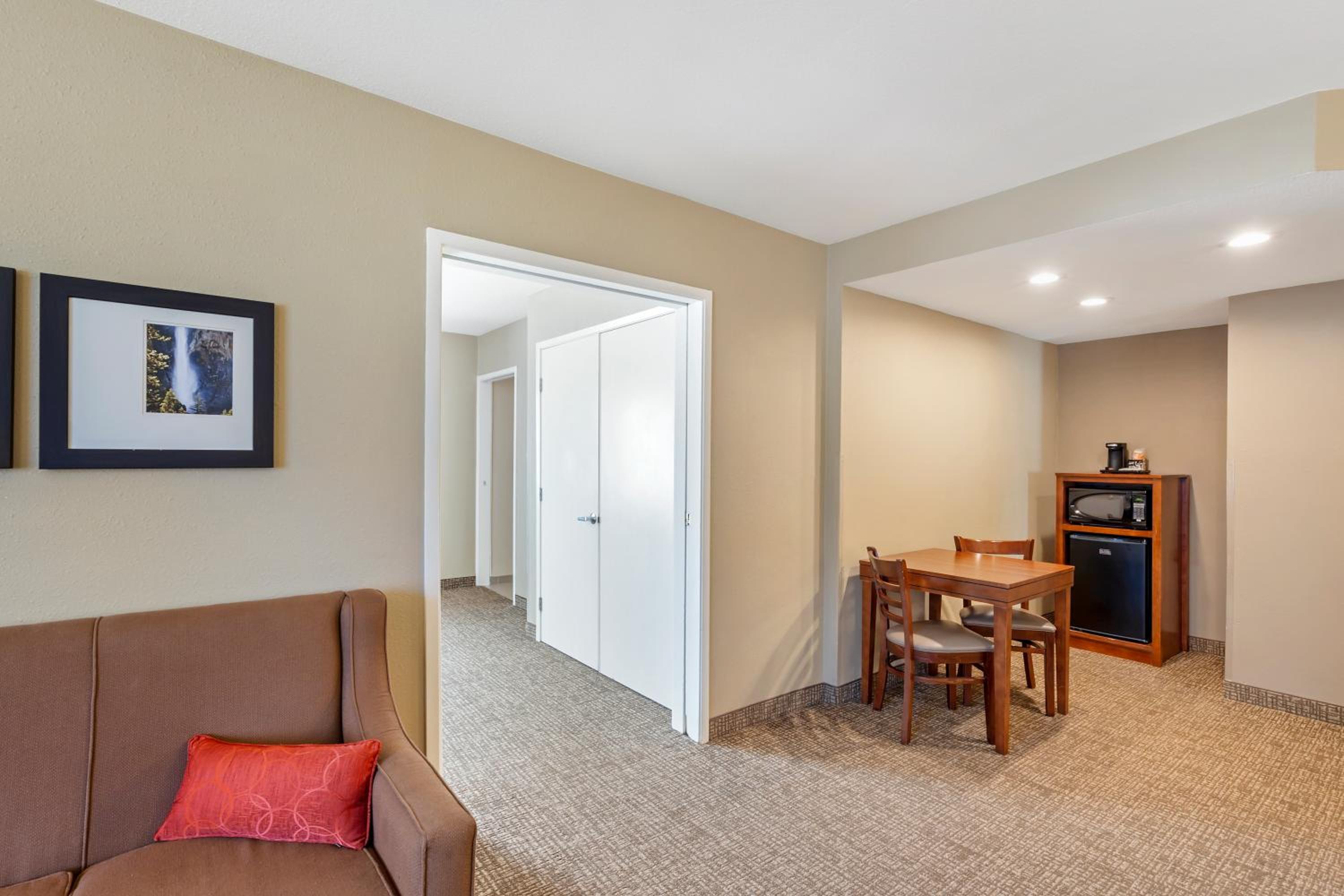 Honeymoon King Suite -  Accessible/Non-Smoking - Photo 1