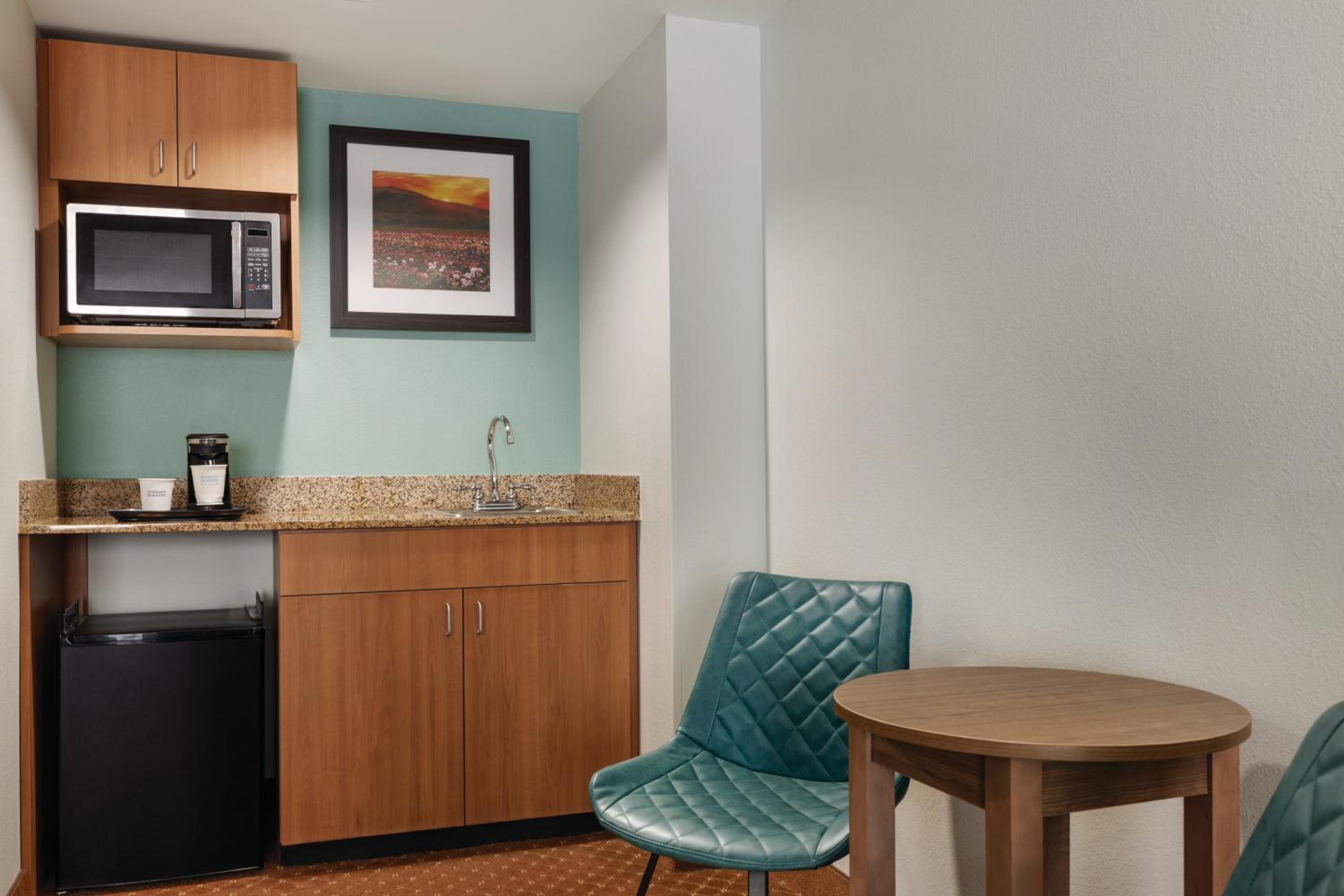 King Studio Suite - Non-Smoking - Photo 2