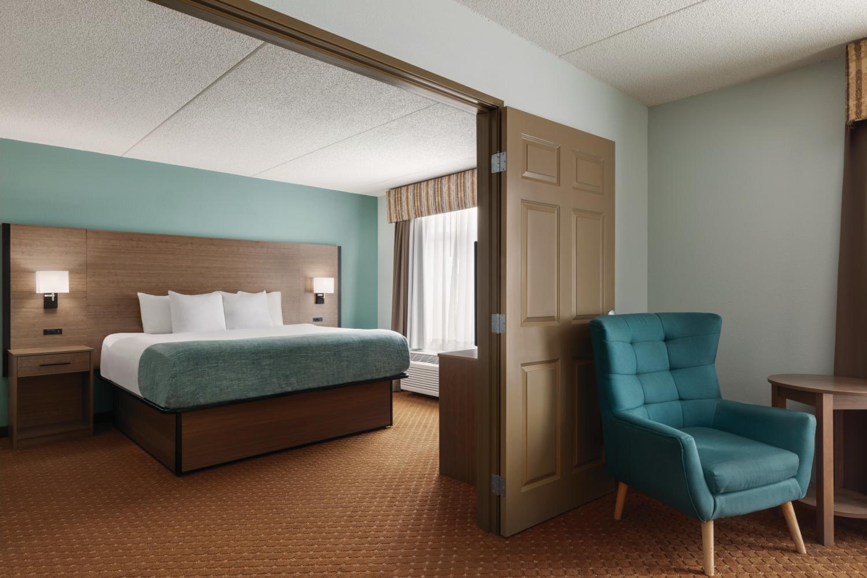 One-Bedroom King Suite - Non-Smoking - Photo 8